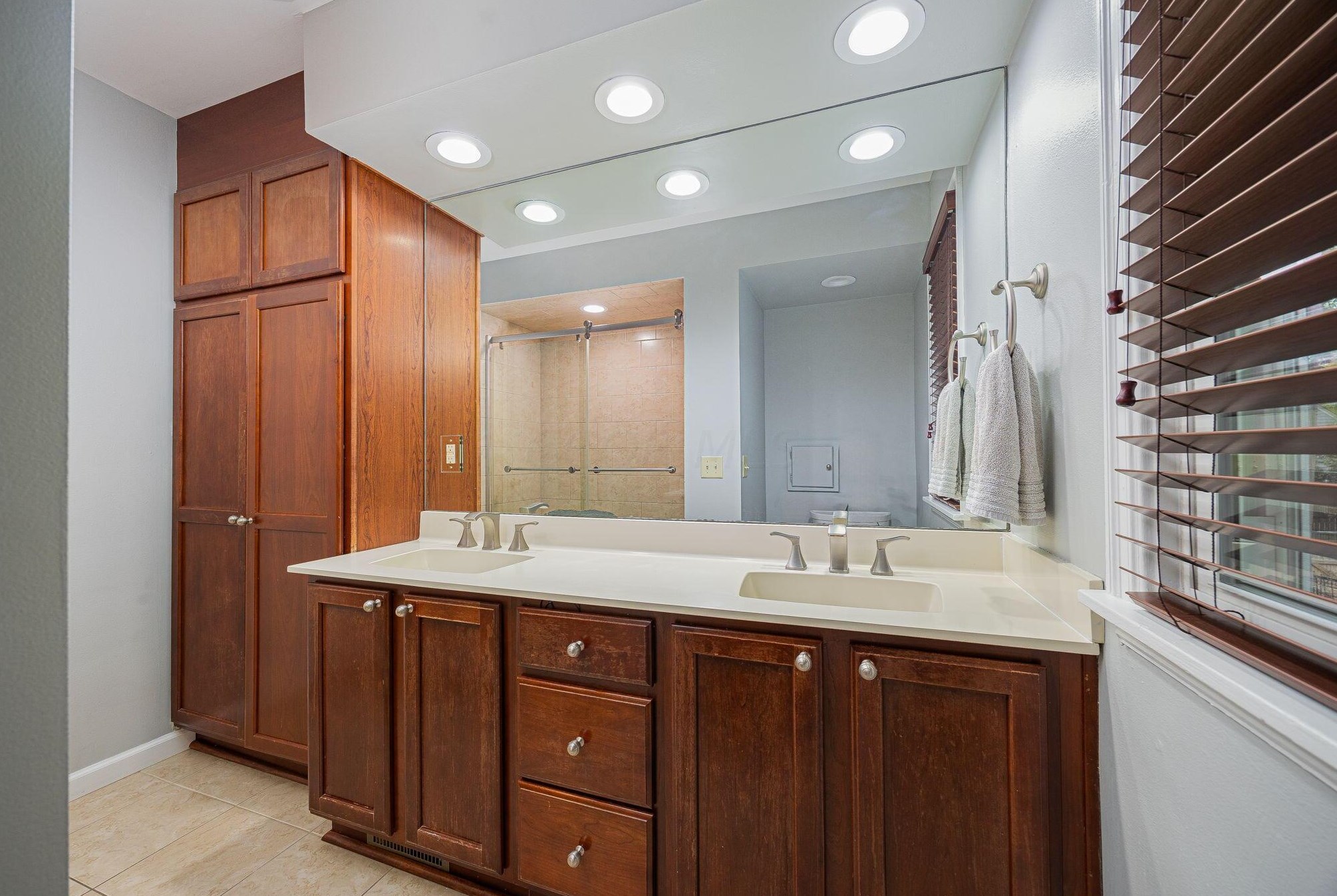 204 Remington Rd, Columbus OH 43209-2461 exterior