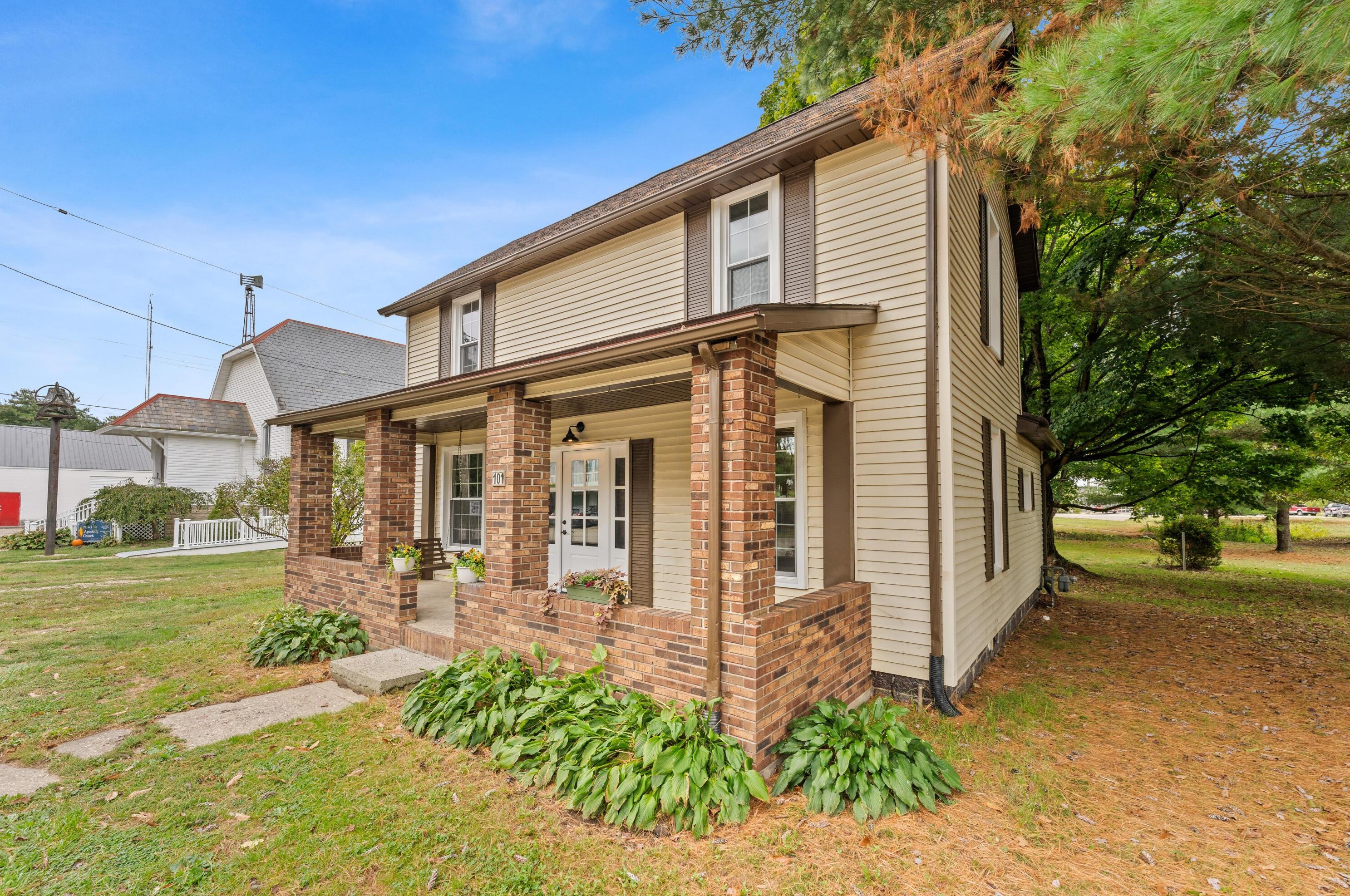 101 E Broad St, Glenford, OH 43739
