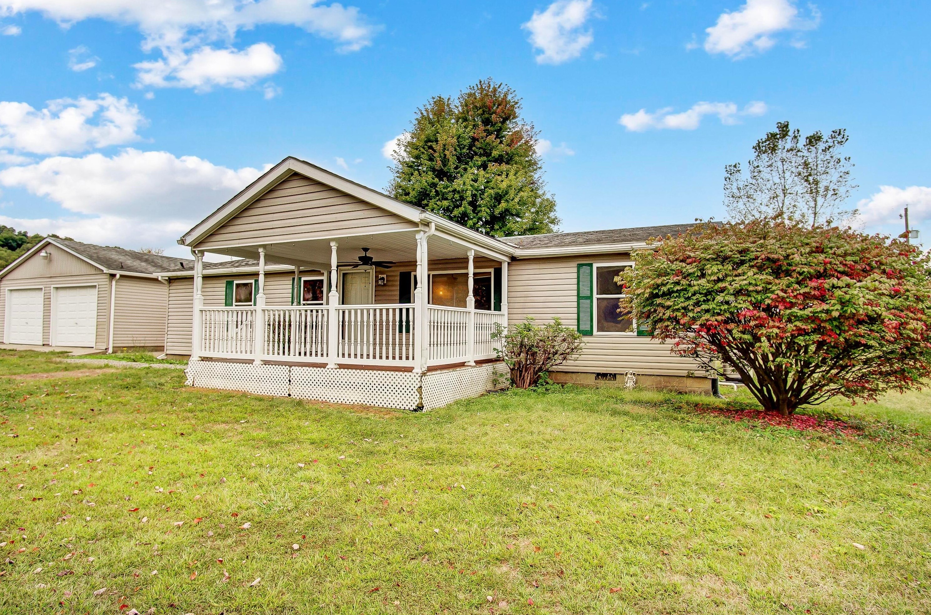 5100 Schoolhouse Rd, Frazeysburg, OH 43822
