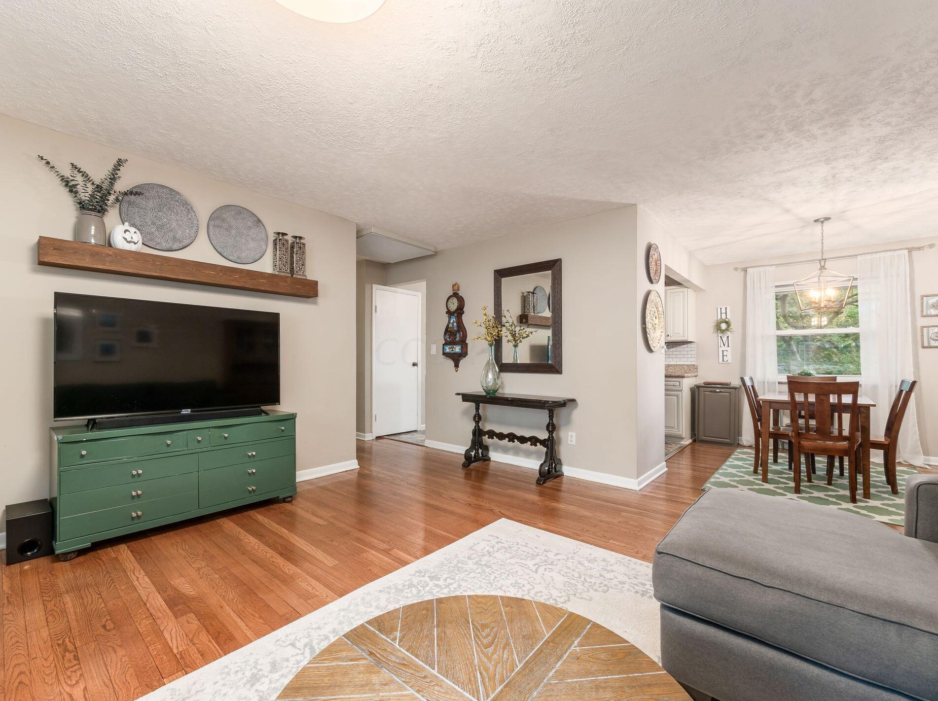 385 Clearview Ave, Columbus, OH 43085-4036