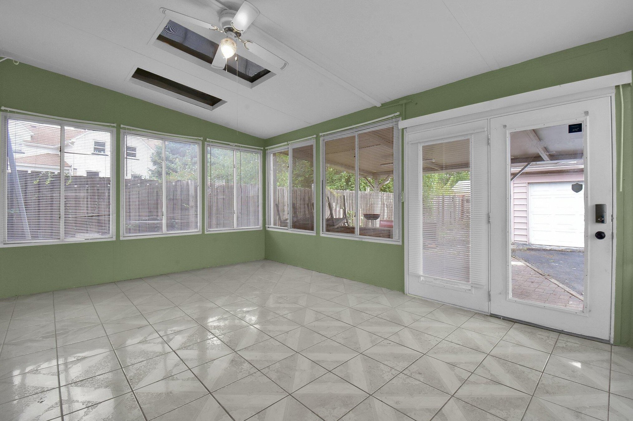 1454 Lockbourne Rd, Columbus OH 43206-3736 exterior