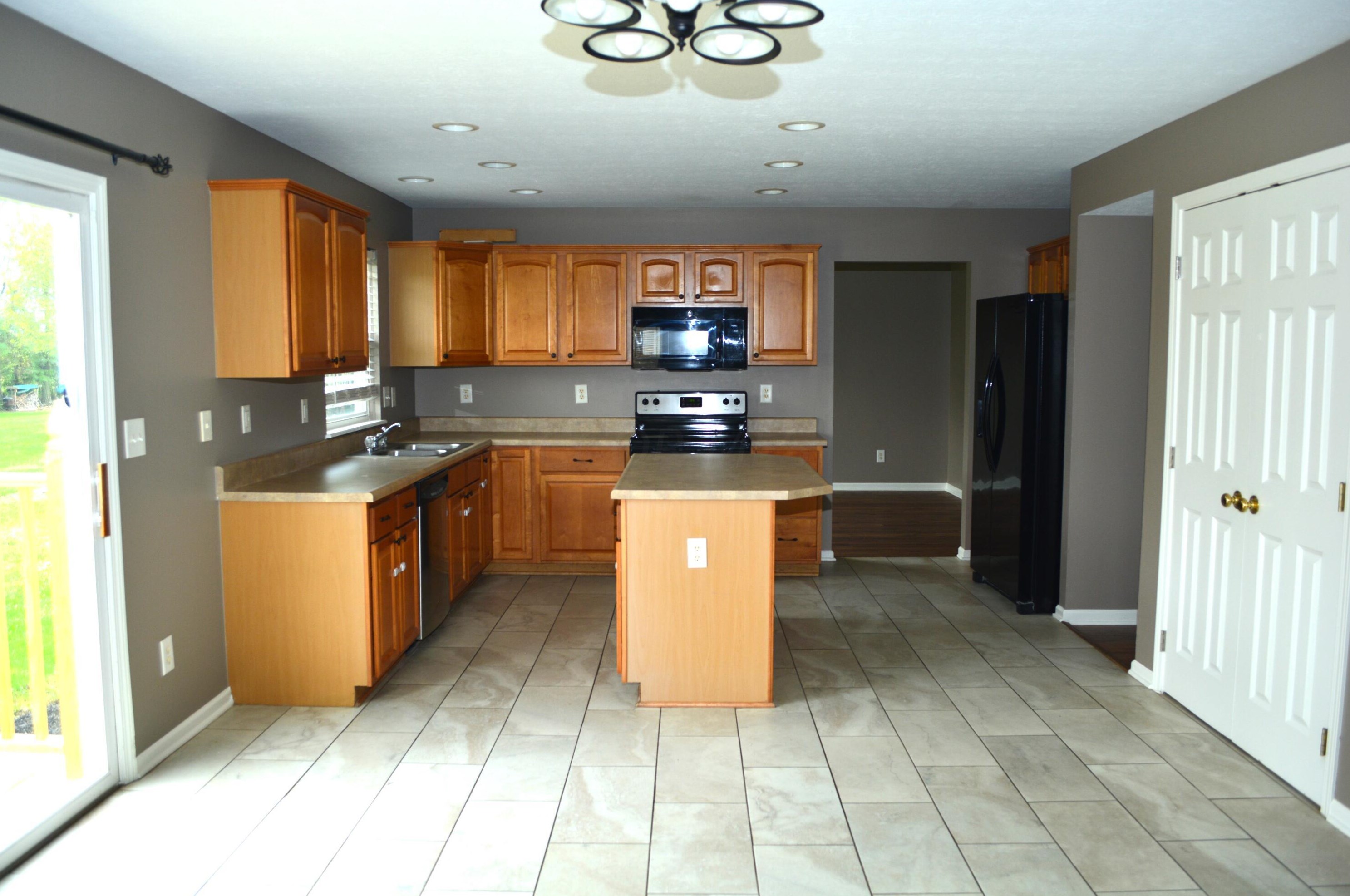 153 Monebrake Dr, Pickerington, OH 43147