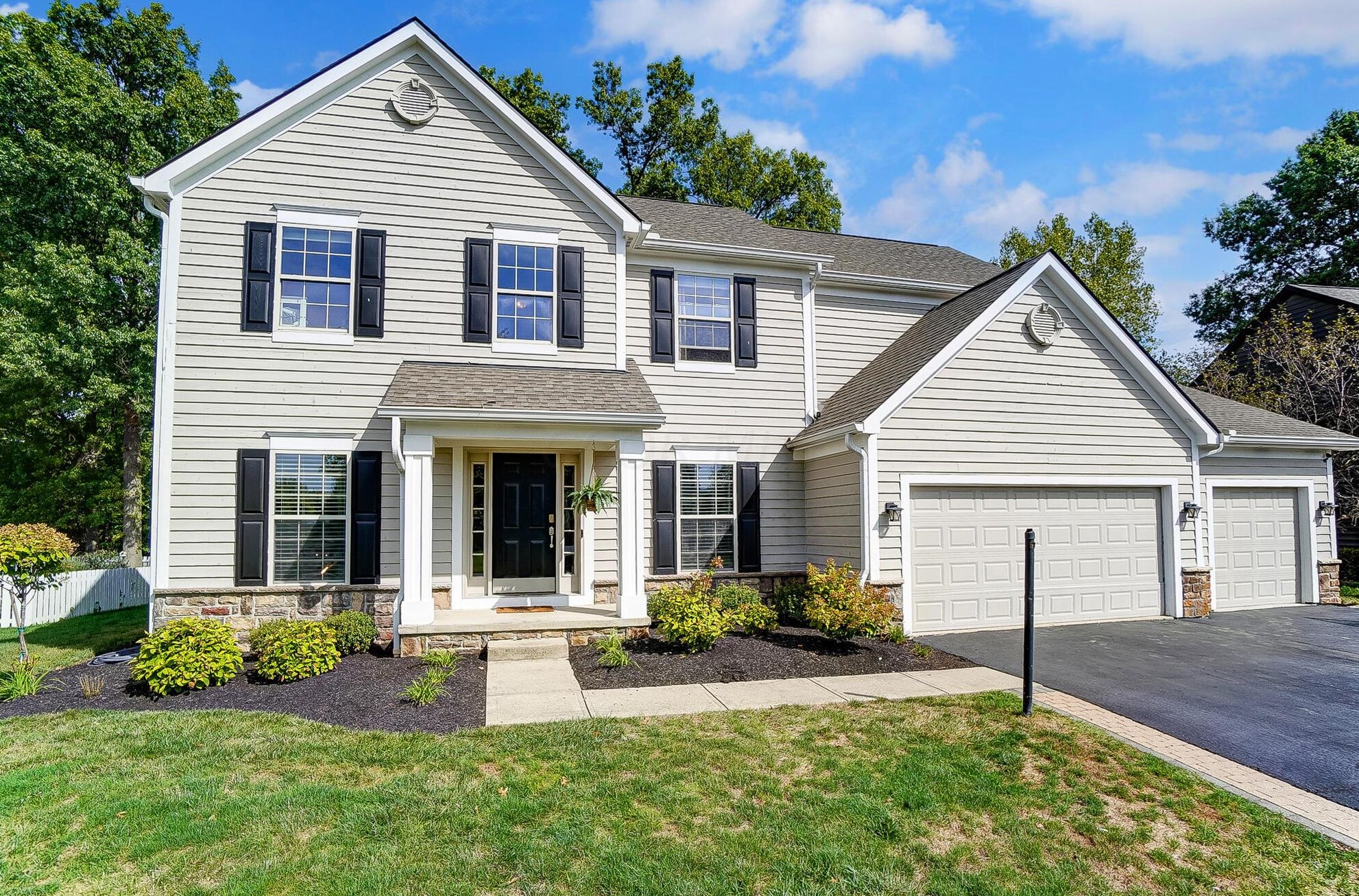 5671 Edgebrook Dr, Galena, OH 43021