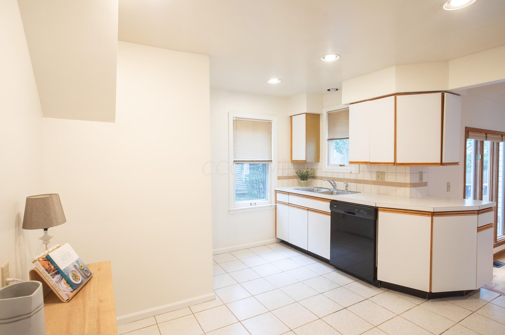 38 Roosevelt Ave, Columbus OH 43209-1160 exterior