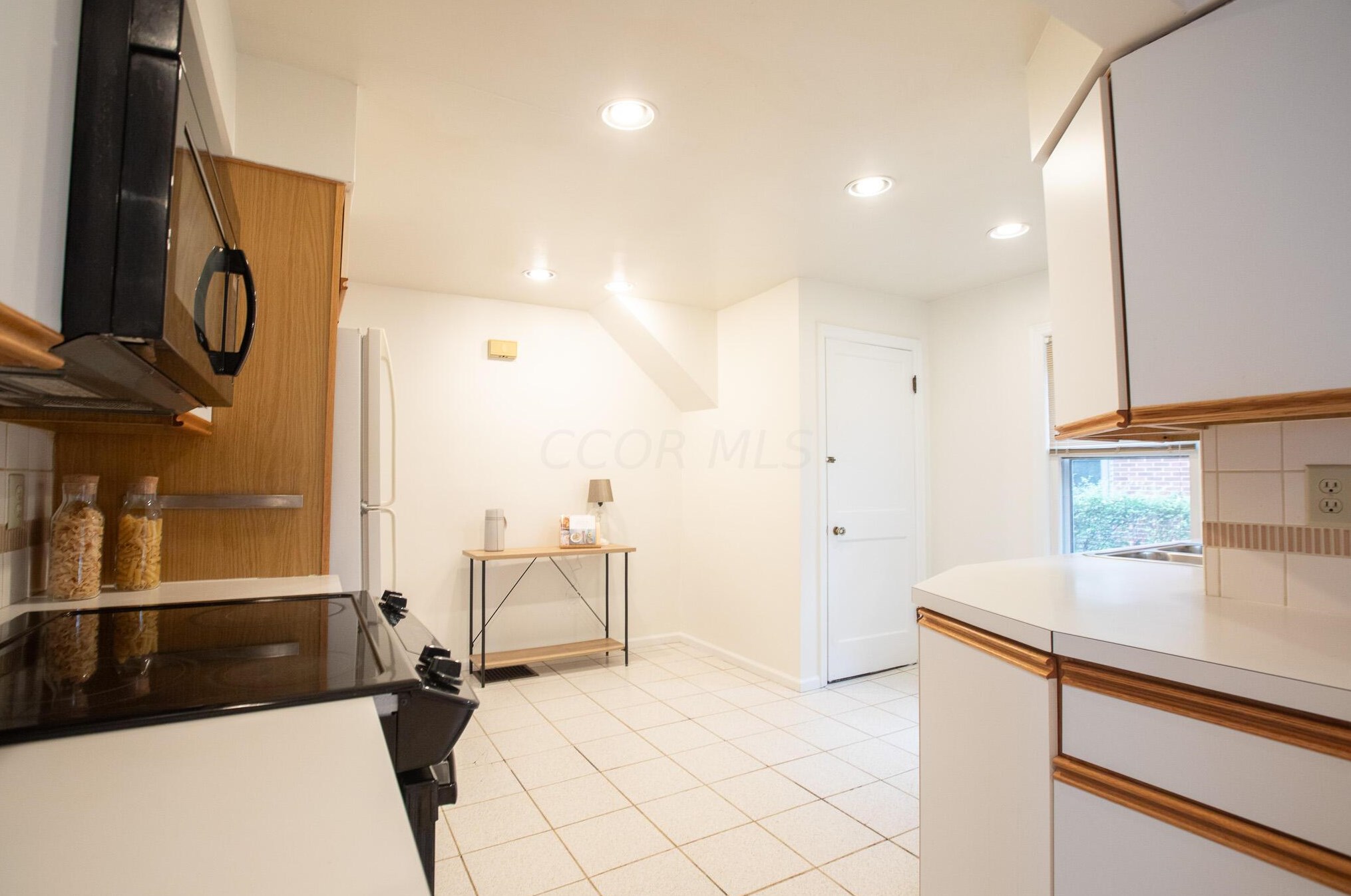 38 Roosevelt Ave, Columbus OH 43209-1160 exterior