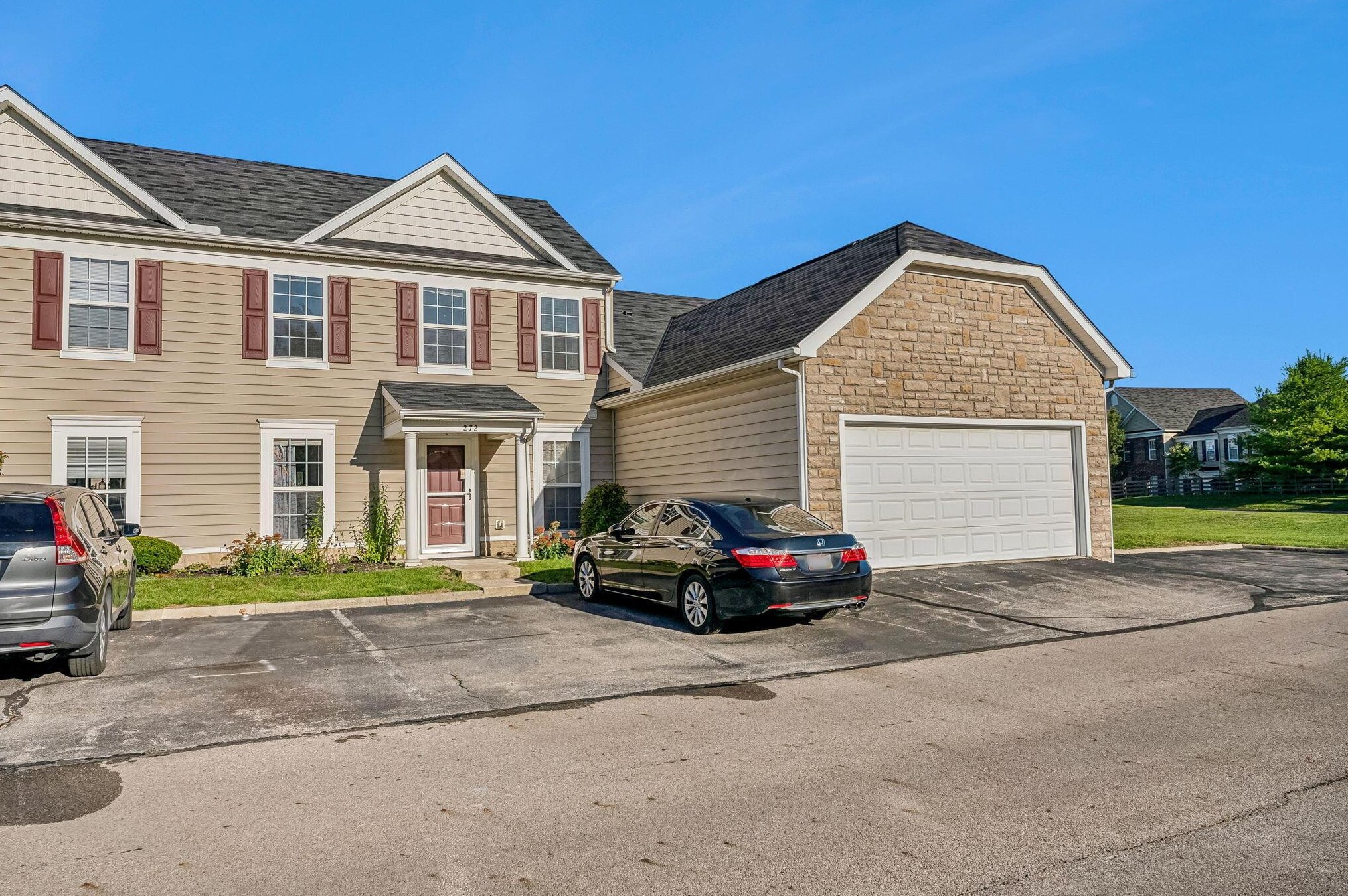 272 Dysar Run Dr, Blacklick, OH 43004