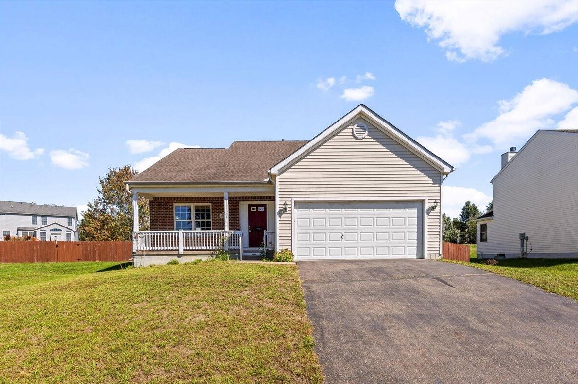 2277 Landcrest Dr, Lancaster, OH 43130