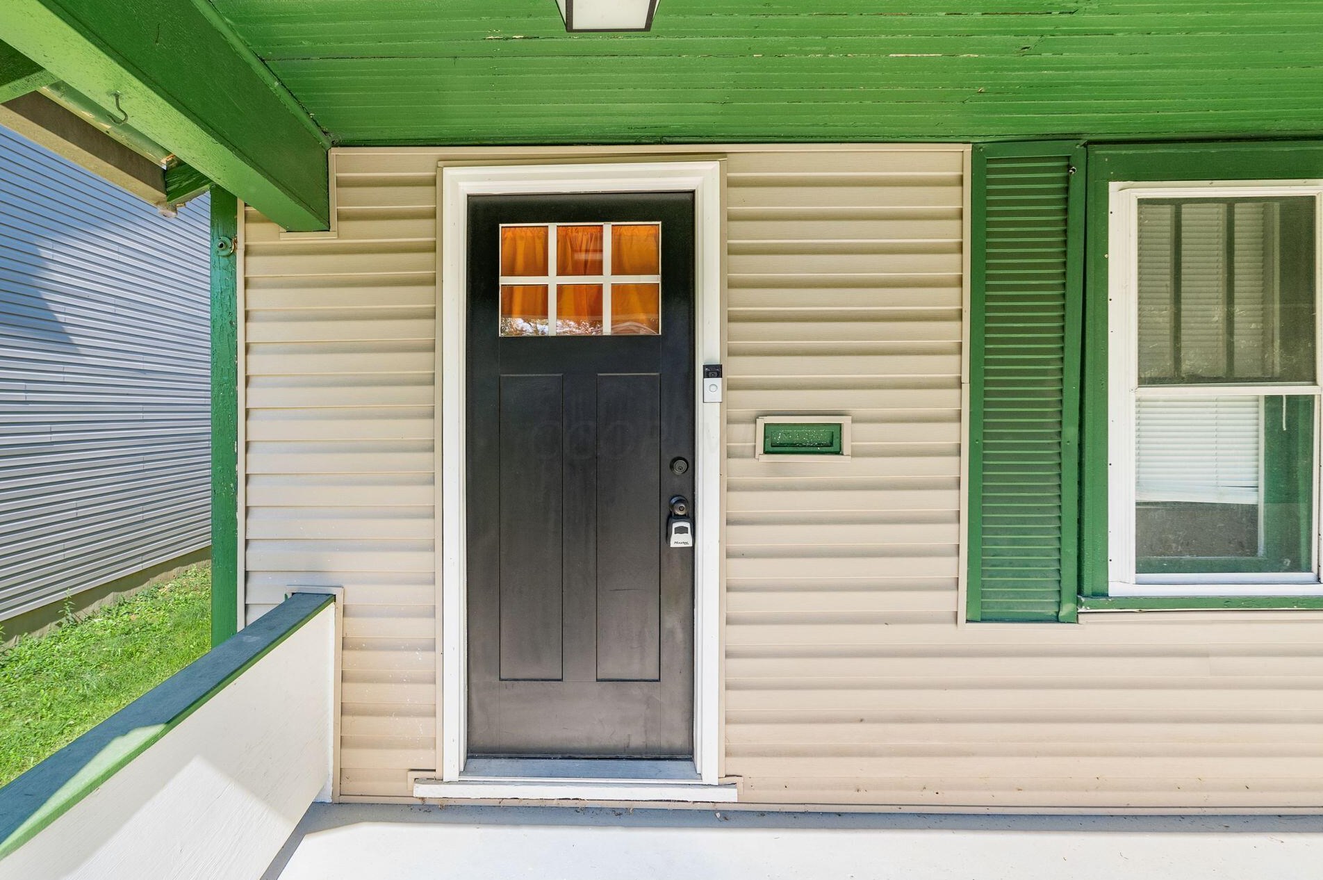 1586 Briarwood Ave, Columbus OH 43211-1502 exterior