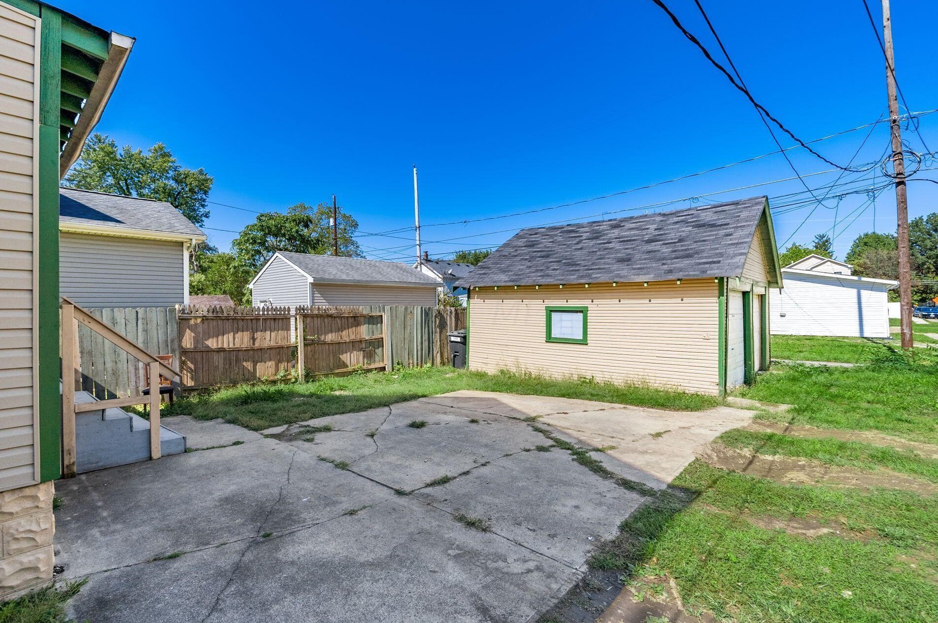 1586 Briarwood Ave, Columbus OH 43211-1502 exterior