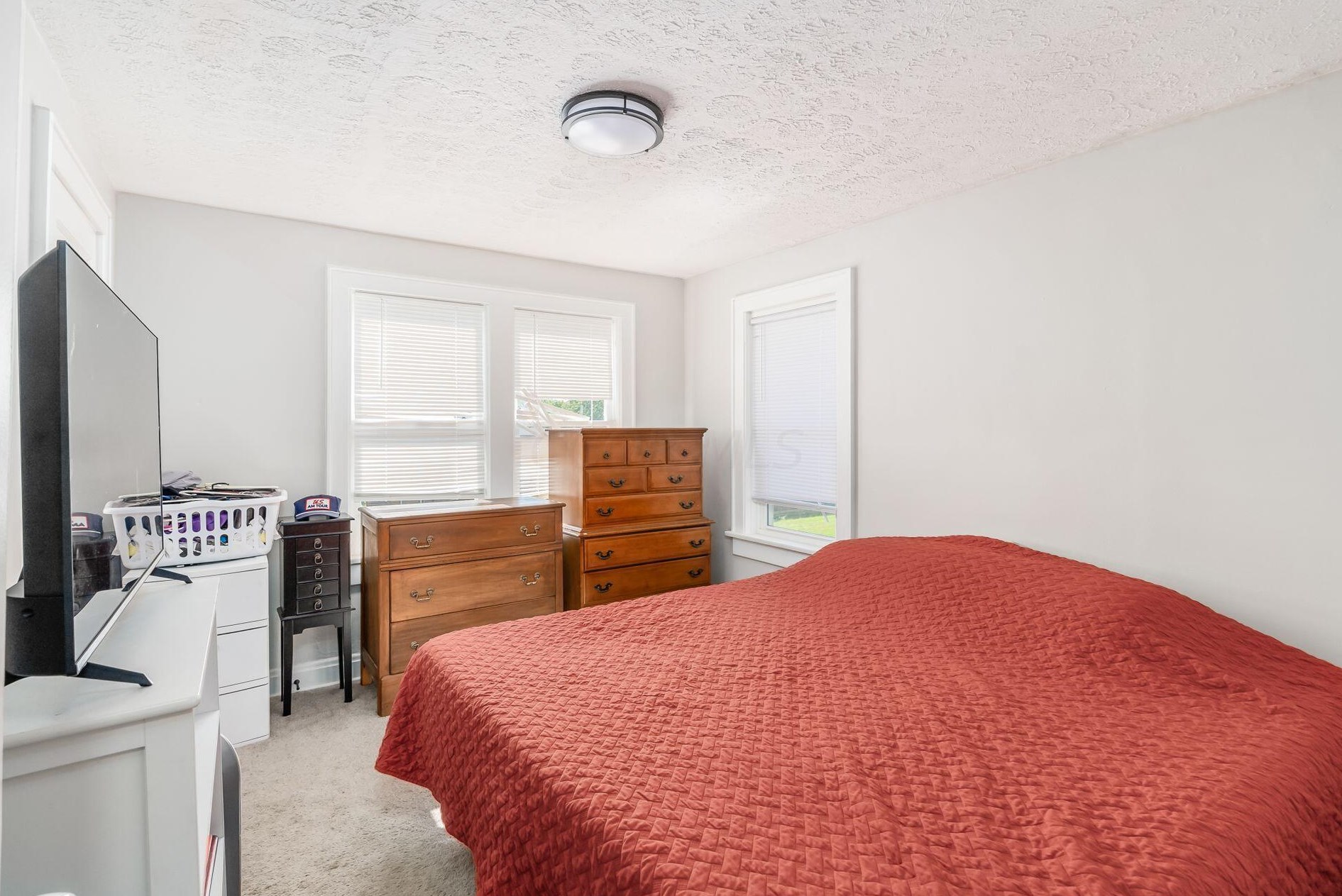 1586 Briarwood Ave, Columbus OH 43211-1502 exterior