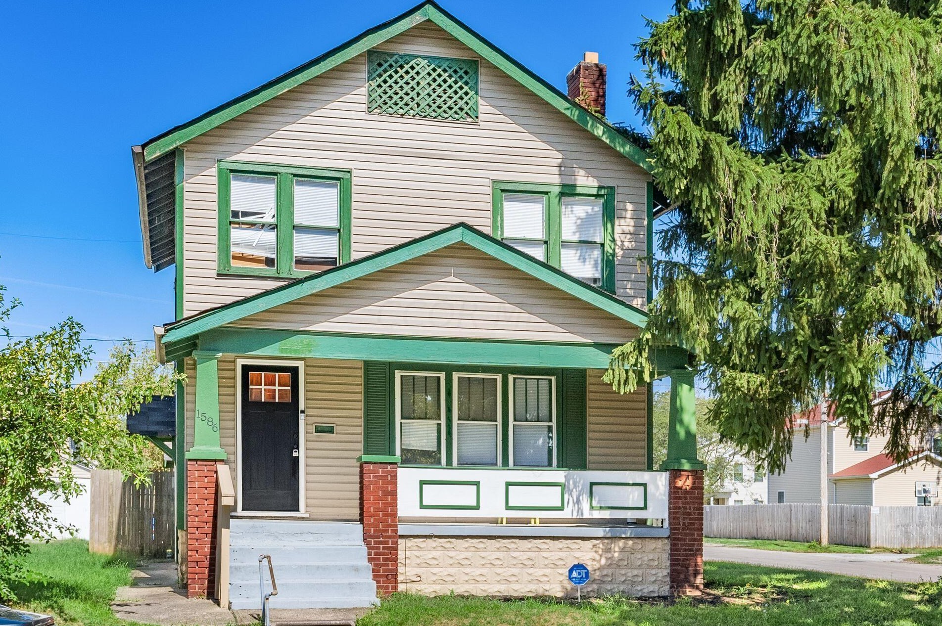 1586 Briarwood Ave, Columbus OH 43211-1502 exterior