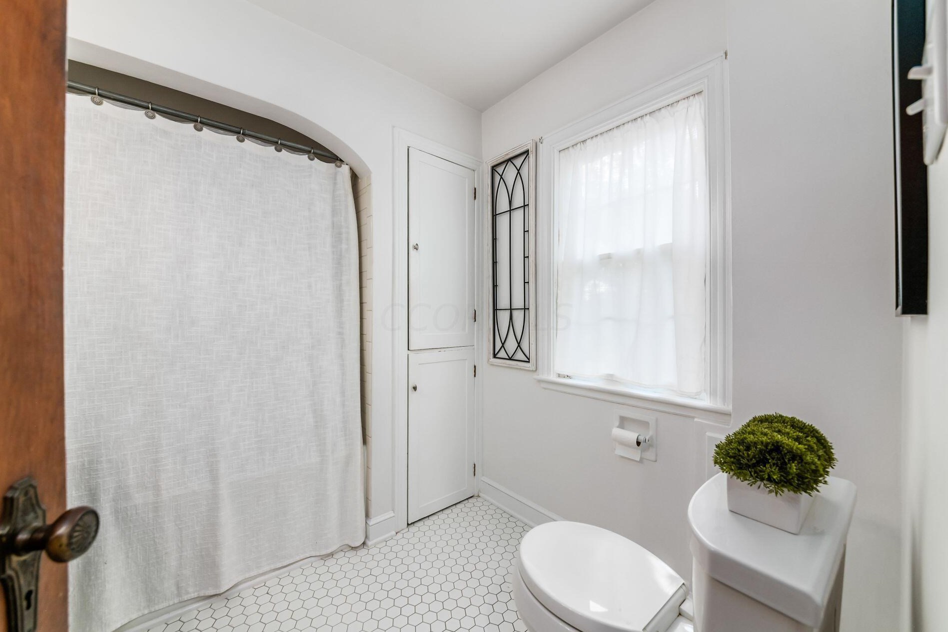 233 Richards Rd, Columbus OH 43214-3738 exterior