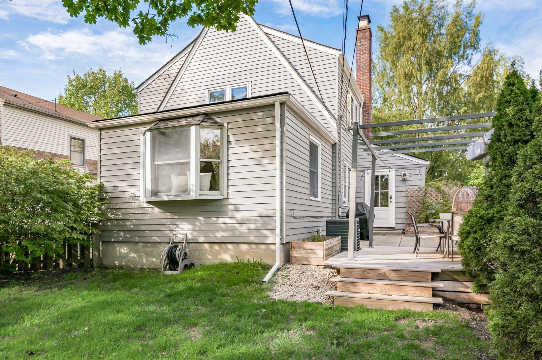 233 Richards Rd, Columbus OH 43214-3738 exterior