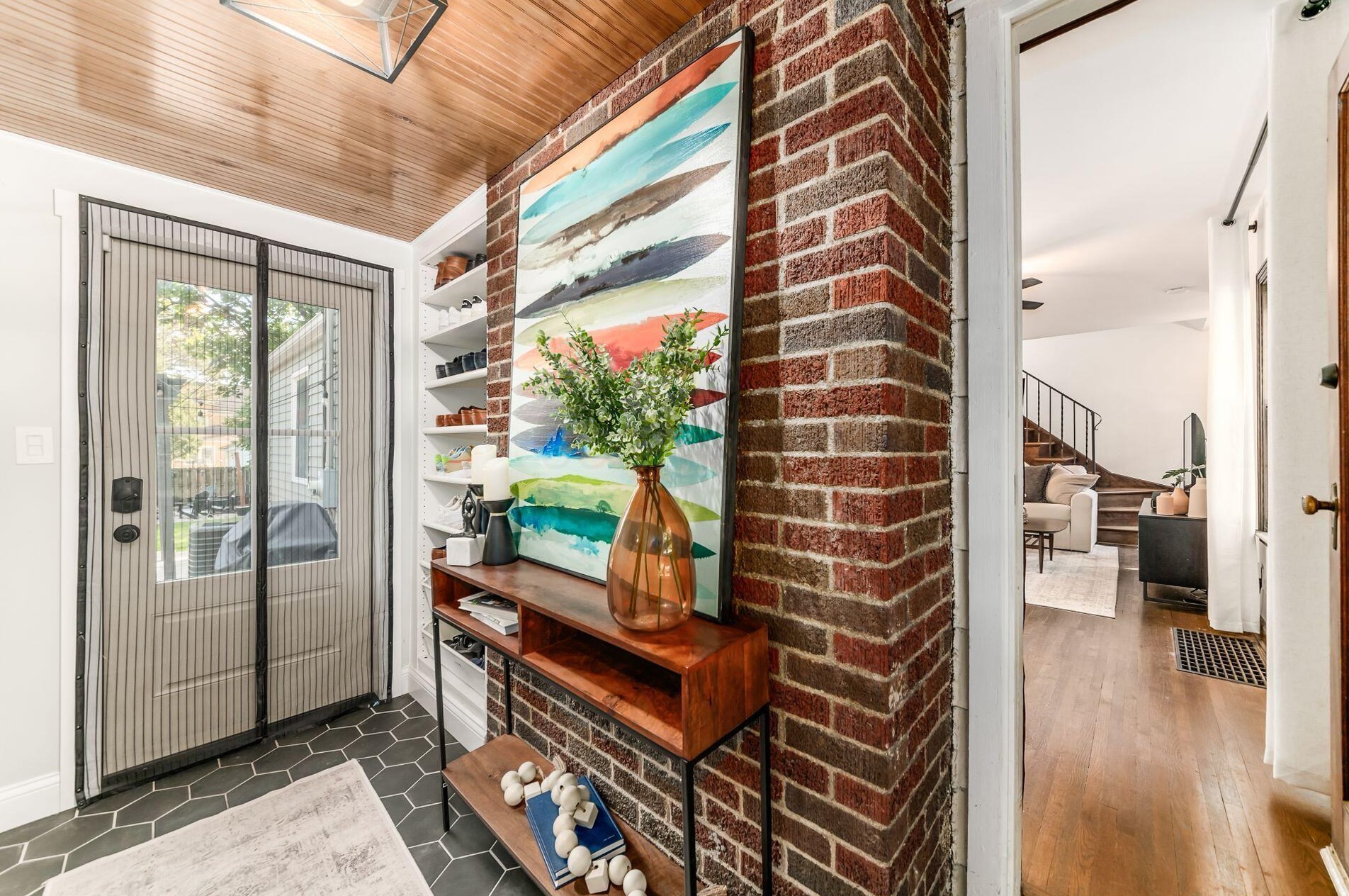 233 Richards Rd, Columbus OH 43214-3738 exterior