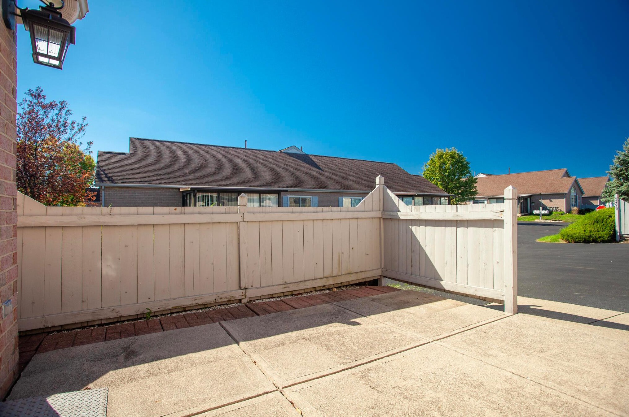 2496 Meadow Glen Ln, Hilliard, OH 43026