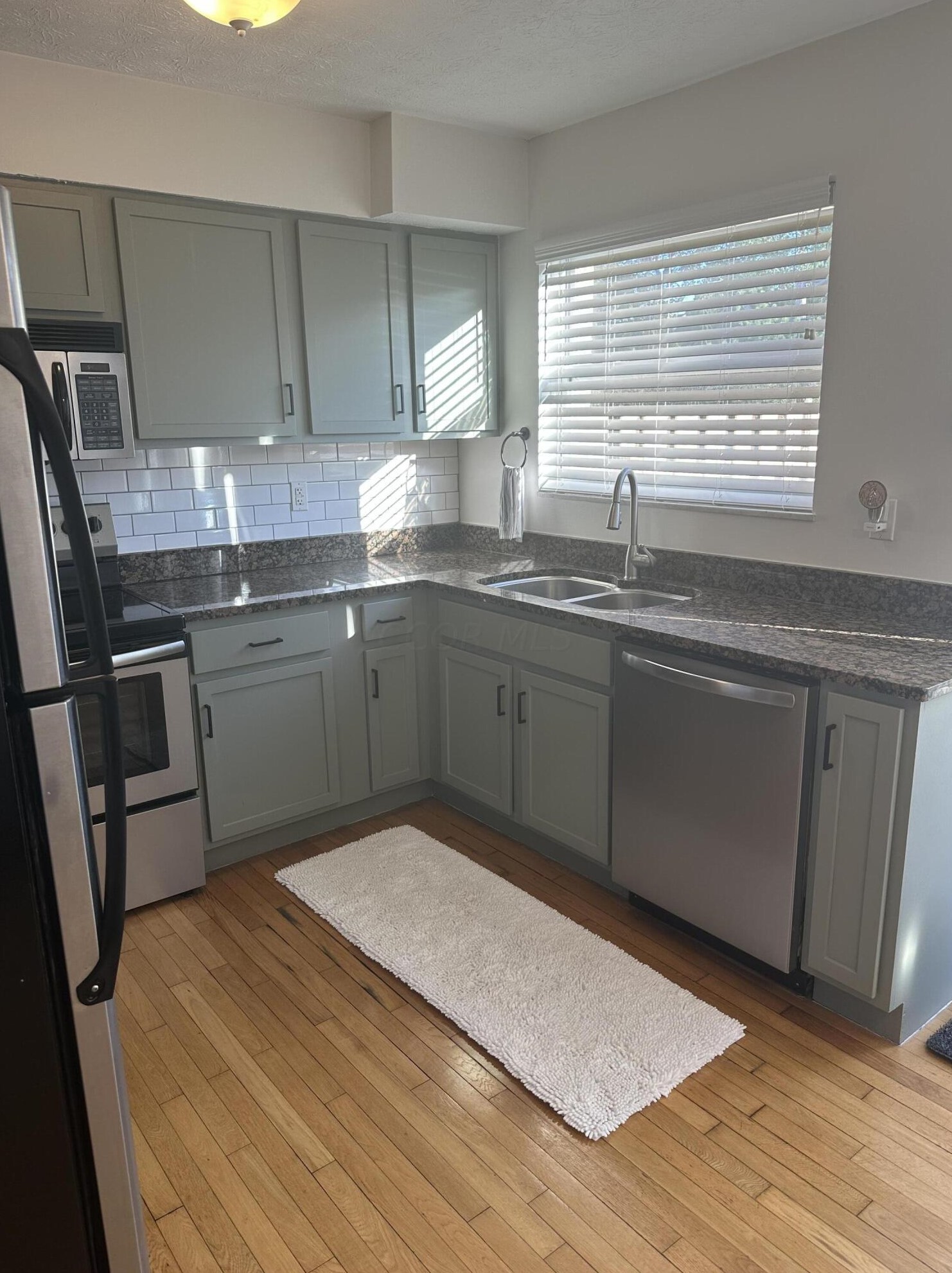 1227 Weybridge Rd, Columbus OH 43220-8102 exterior