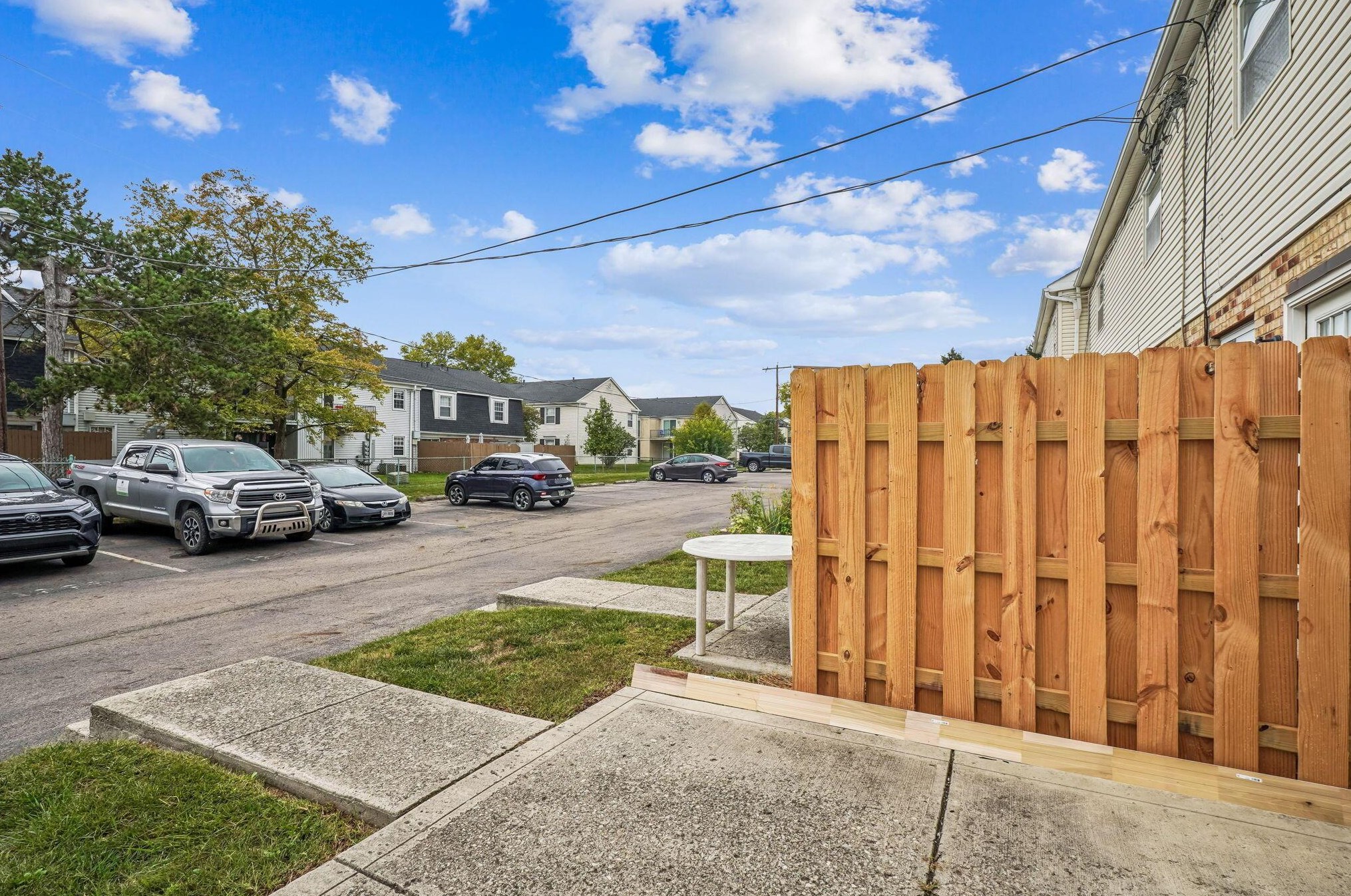 1227 Weybridge Rd, Columbus OH 43220-8102 exterior