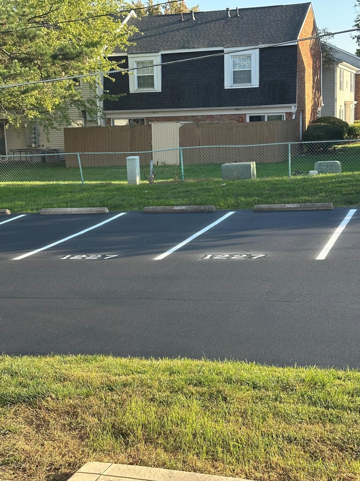 1227 Weybridge Rd, Columbus OH 43220-8102 exterior