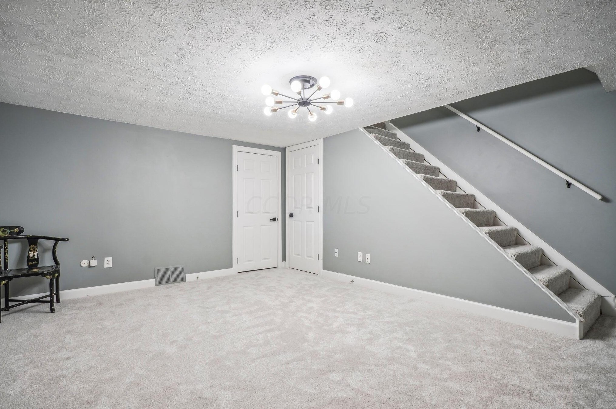 1227 Weybridge Rd, Columbus OH 43220-8102 exterior