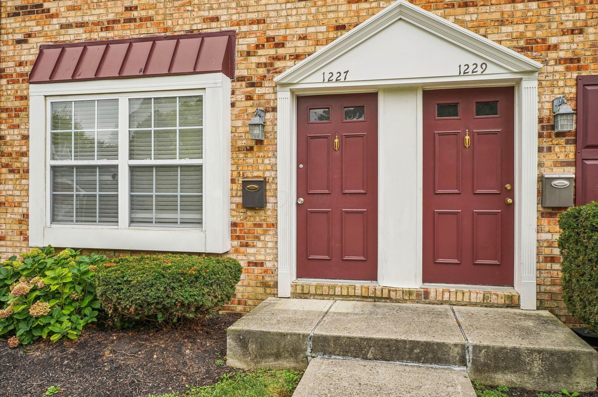 1227 Weybridge Rd, Columbus, OH 43220-8102