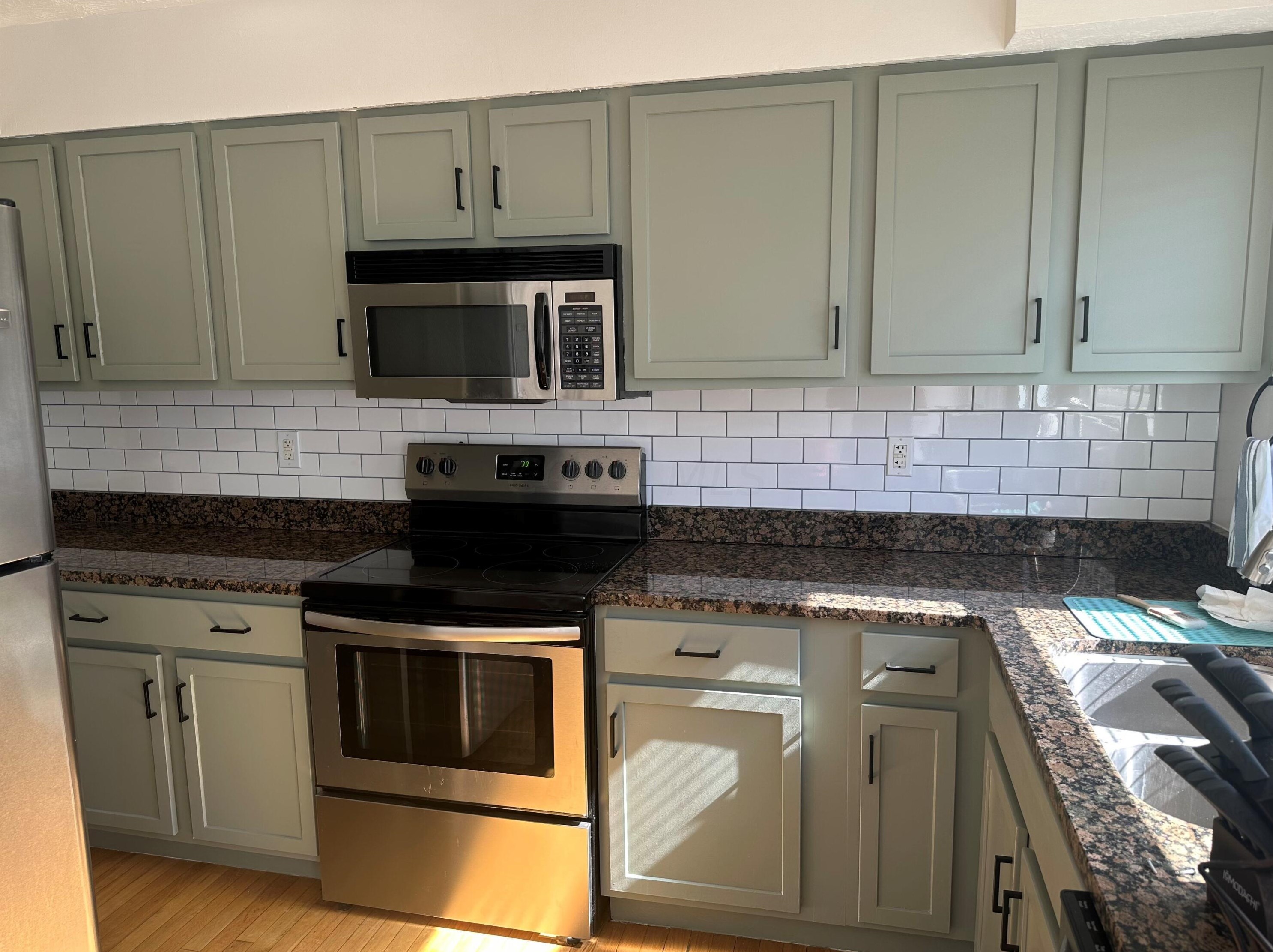 1227 Weybridge Rd, Columbus OH 43220-8102 exterior