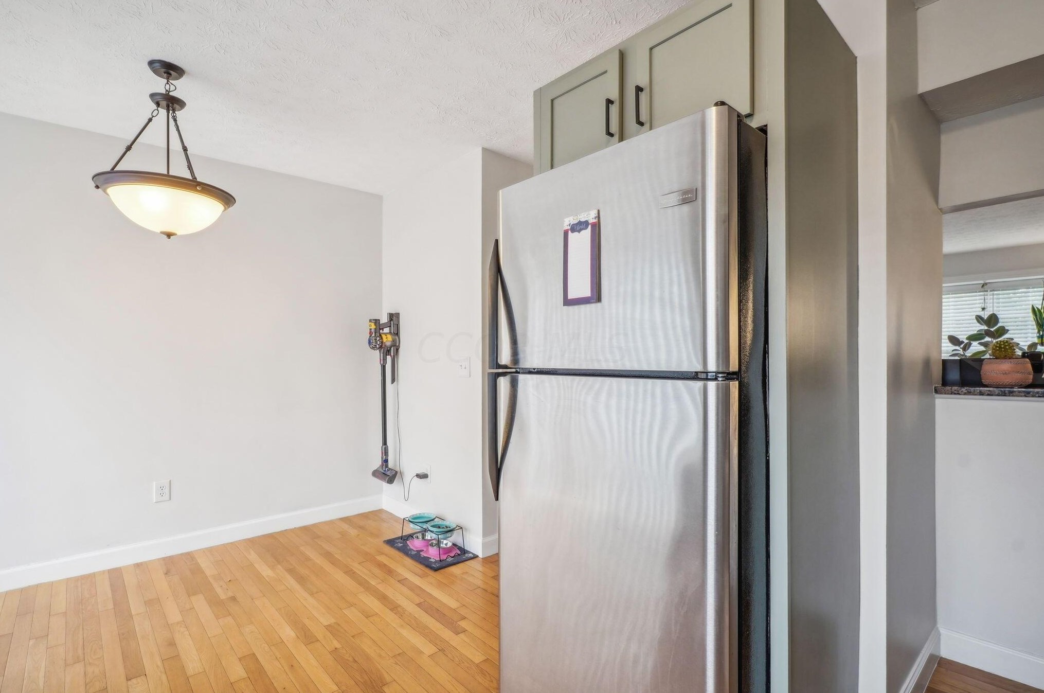 1227 Weybridge Rd, Columbus OH 43220-8102 exterior