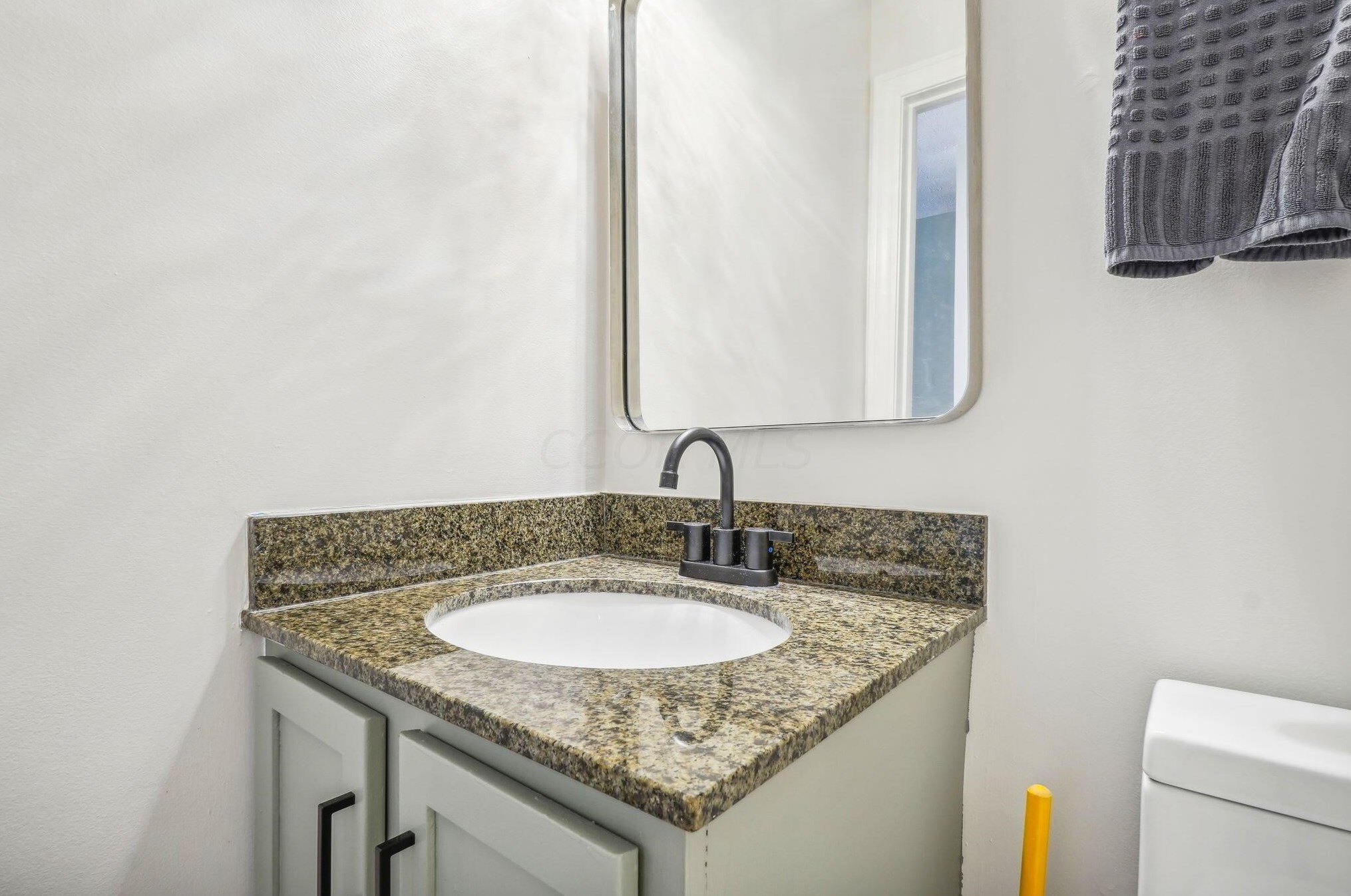 1227 Weybridge Rd, Columbus OH 43220-8102 exterior