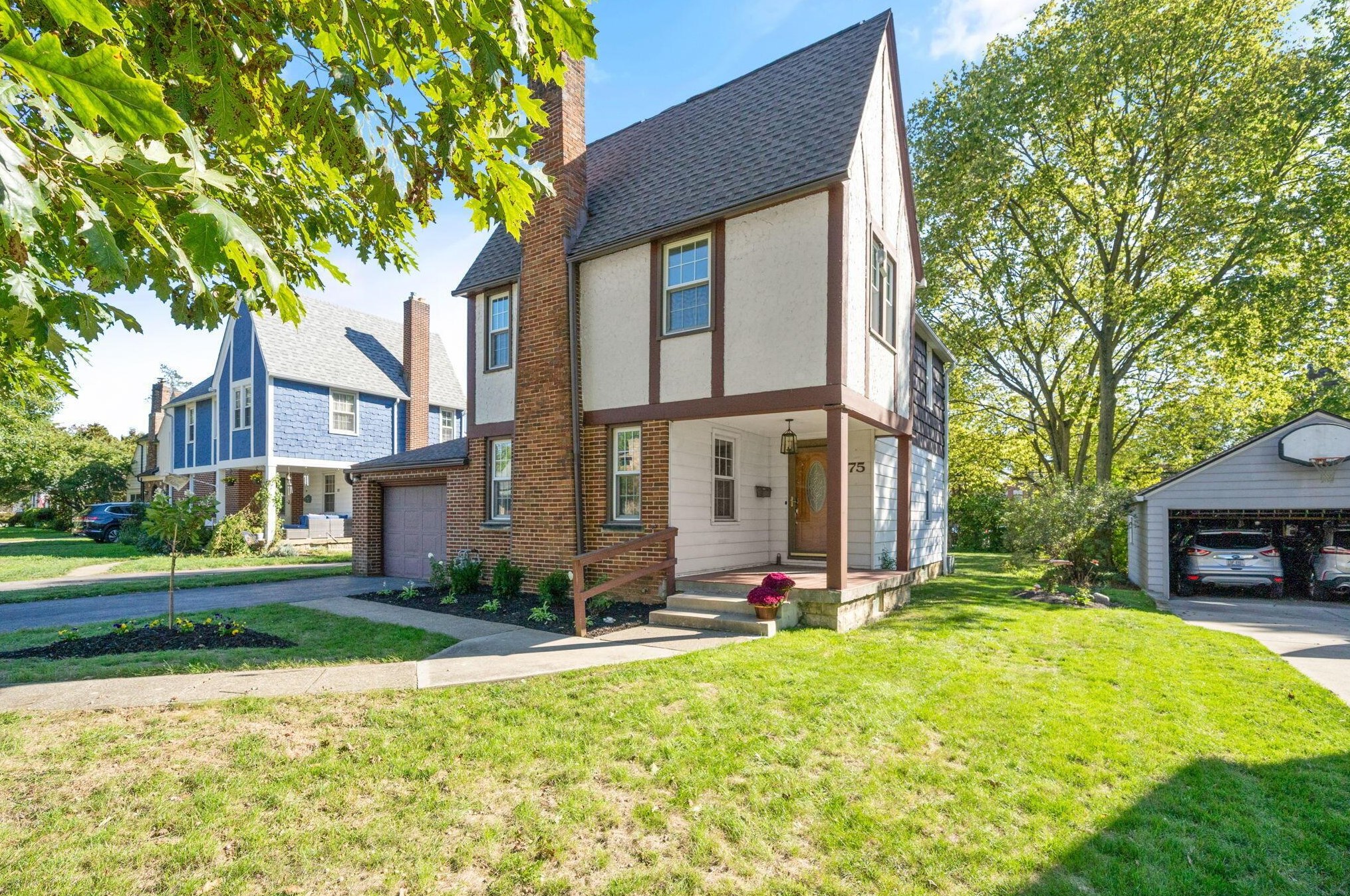 75 Schreyer Pl, Columbus, OH 43214-2722
