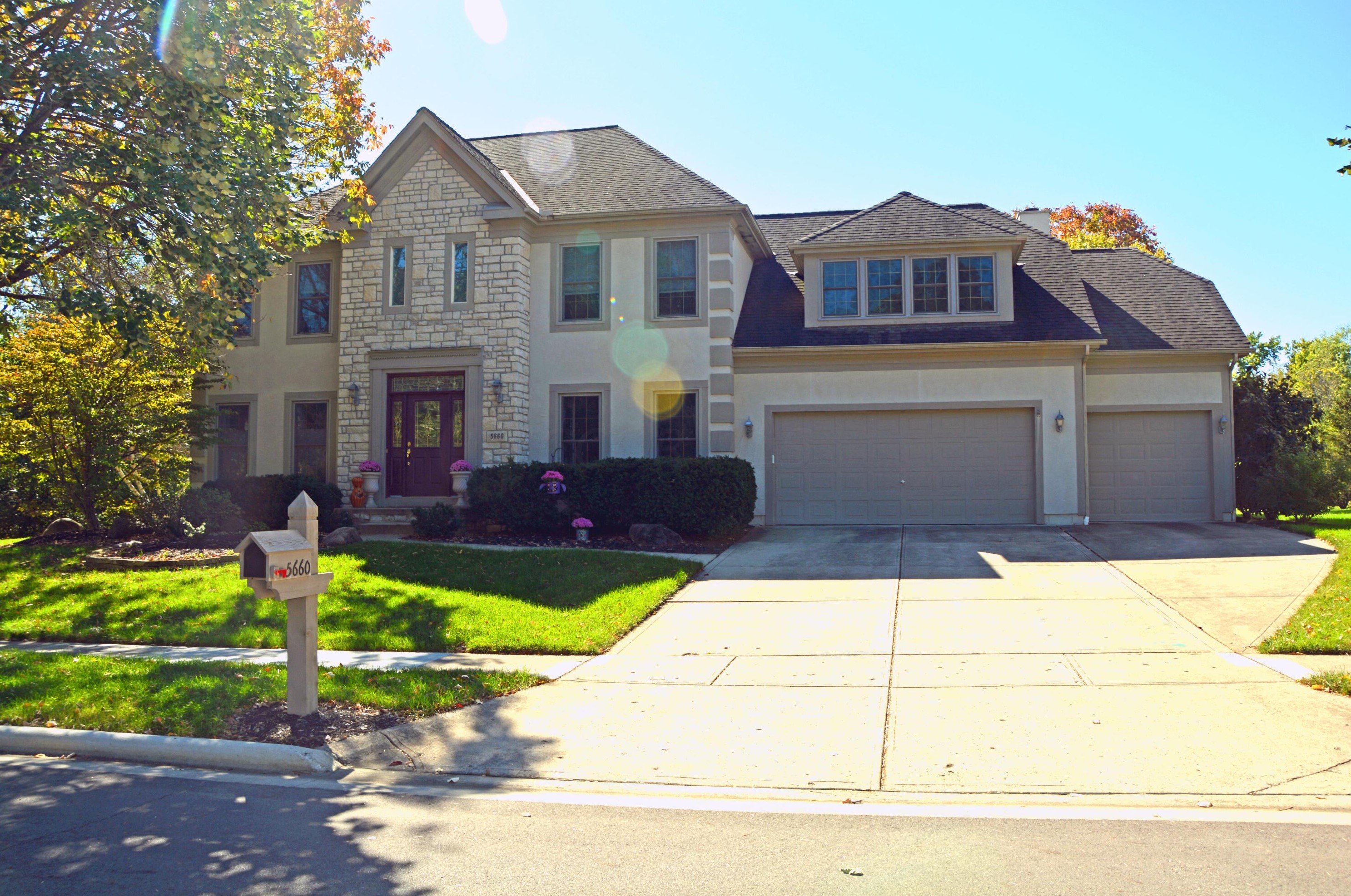 5660 Fawnbrook Ln, Dublin, OH 43017