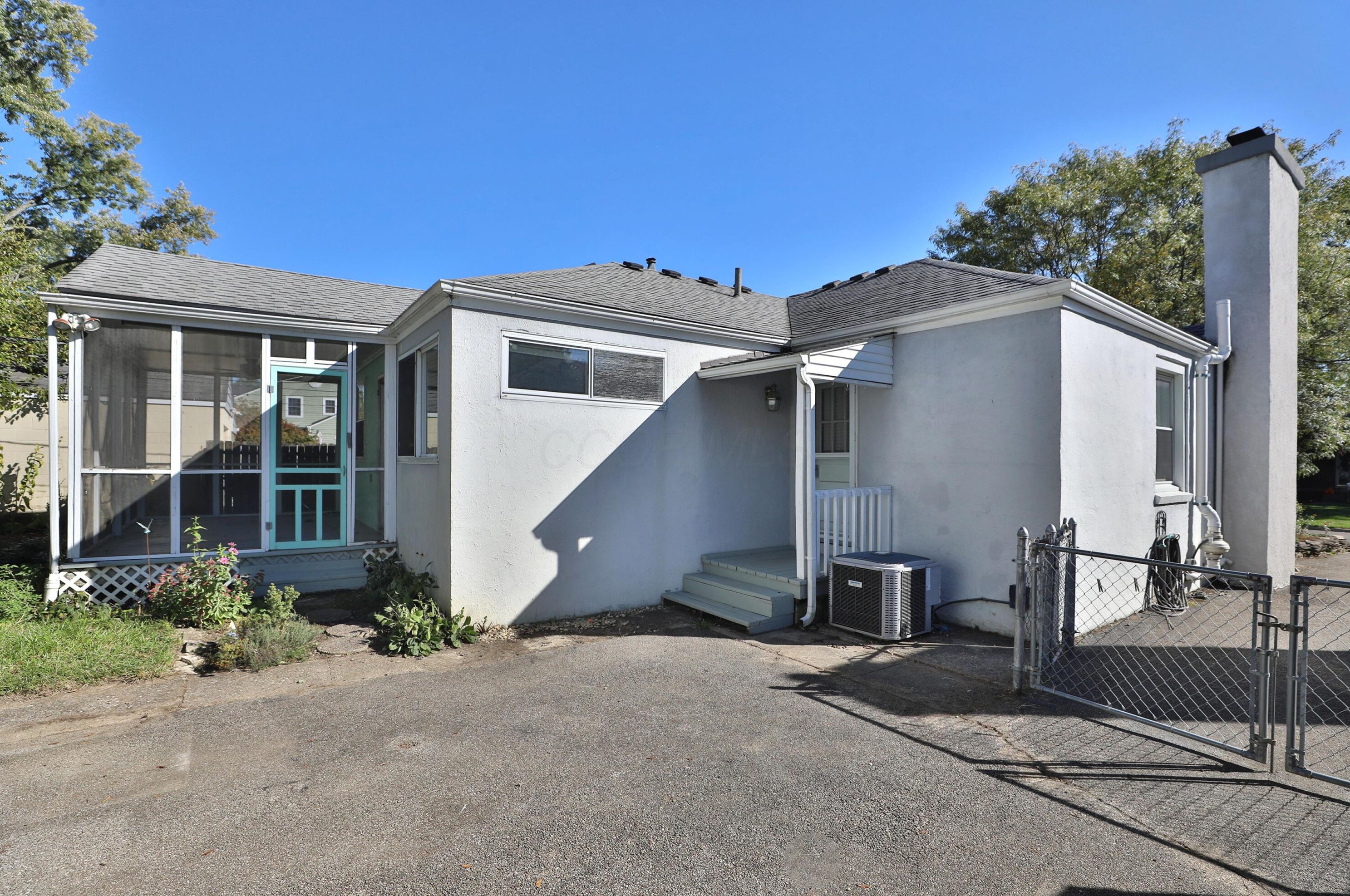 350 Weisheimer Rd, Columbus OH 43214-2150 exterior