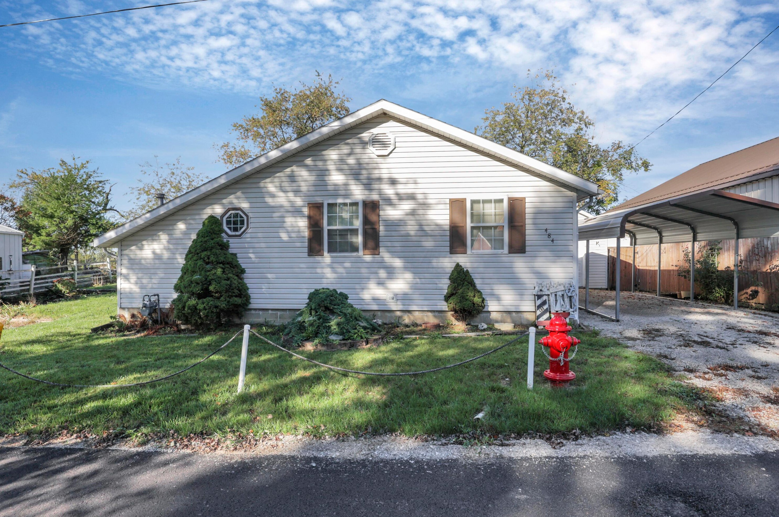 484 Coshocton Ave, Thornville, OH 43076
