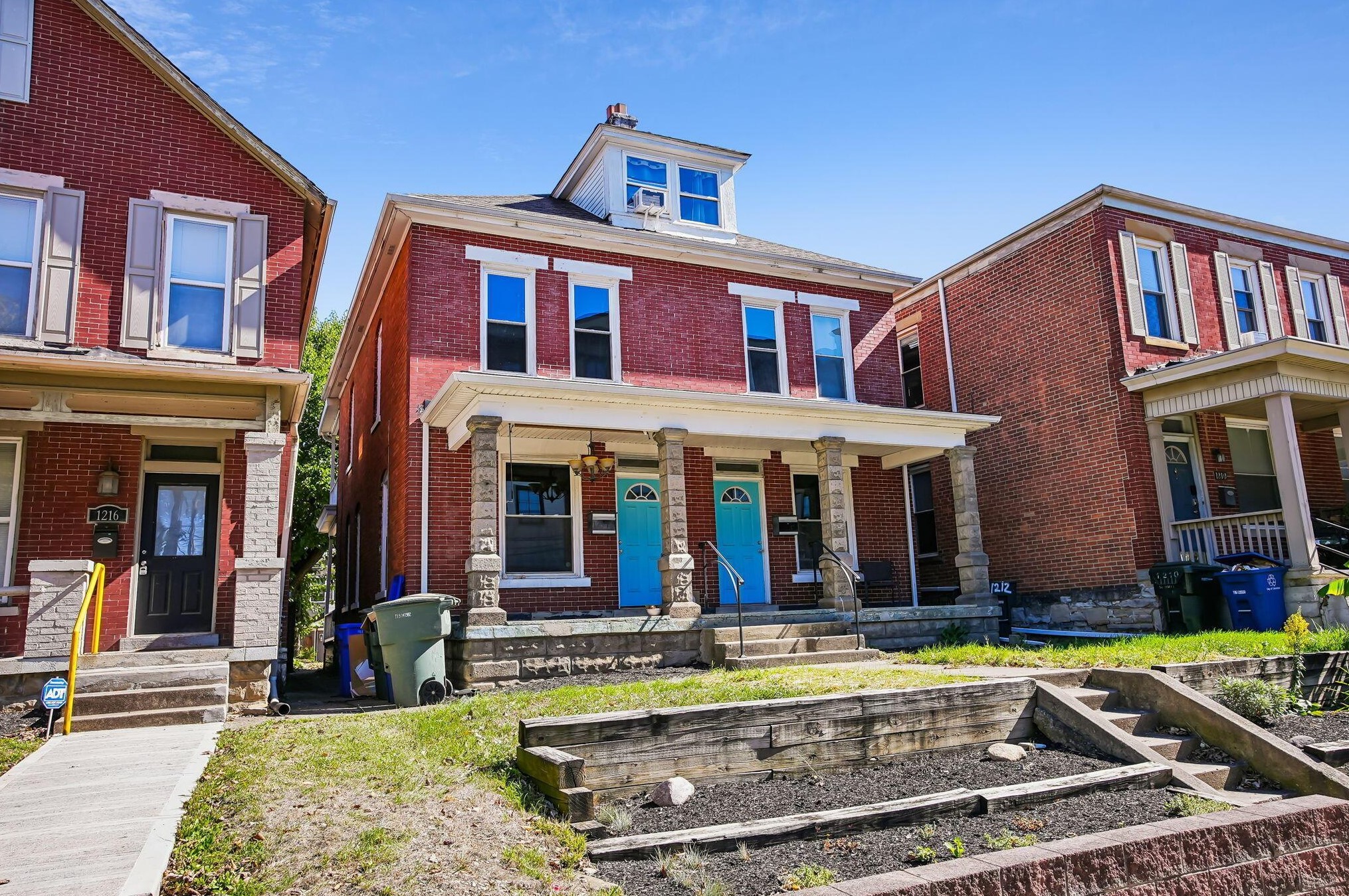 1212 Summit St, Columbus, OH 43201-2864