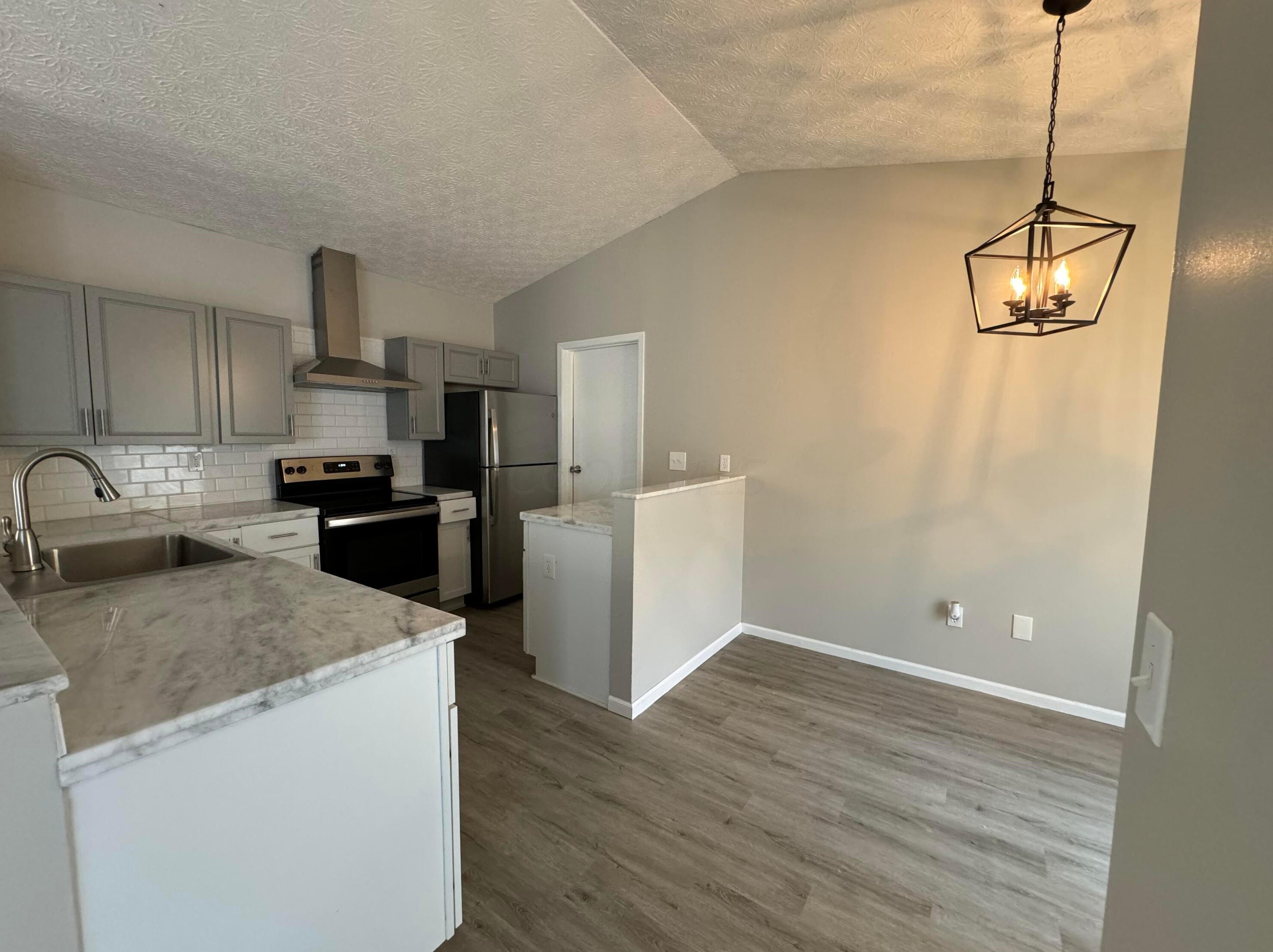 7640 Plainfield Dr, Pickerington, OH 43147