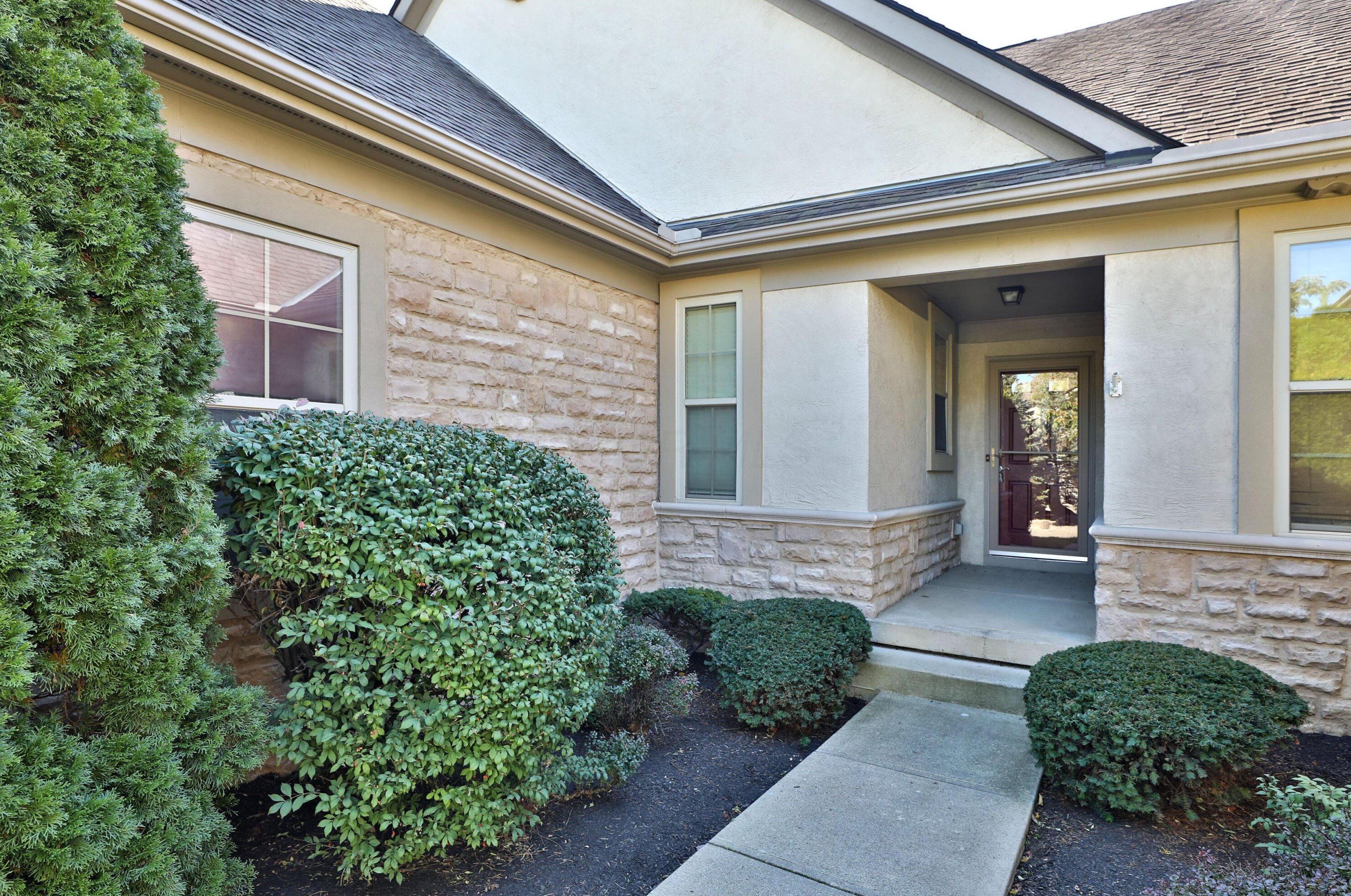 1021 Starlight Ln, Westerville, OH 43082