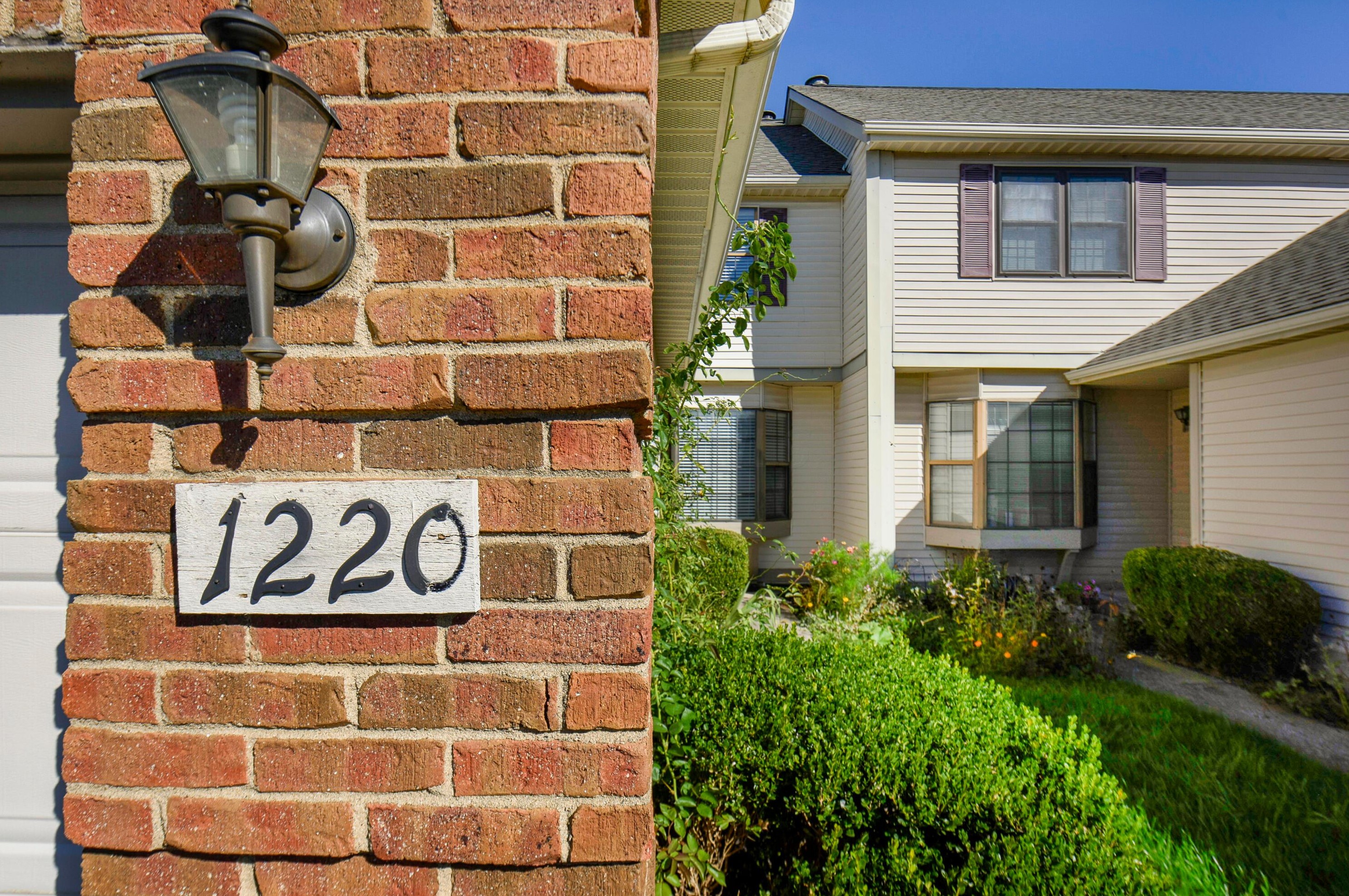 1220 Brookview Cir, Pickerington, OH 43147