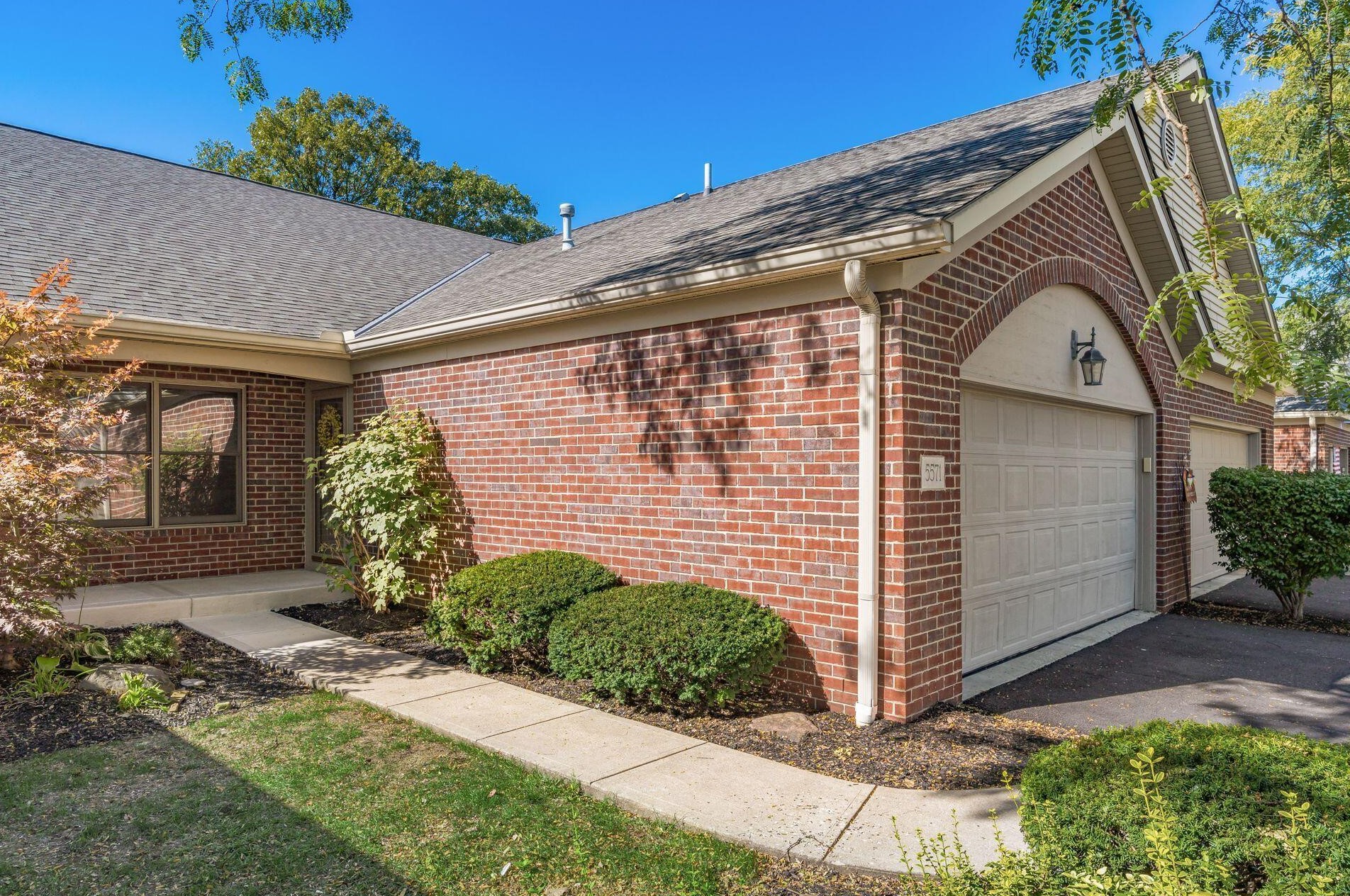 5571 Brighton Hill Ln, Dublin, OH 43016