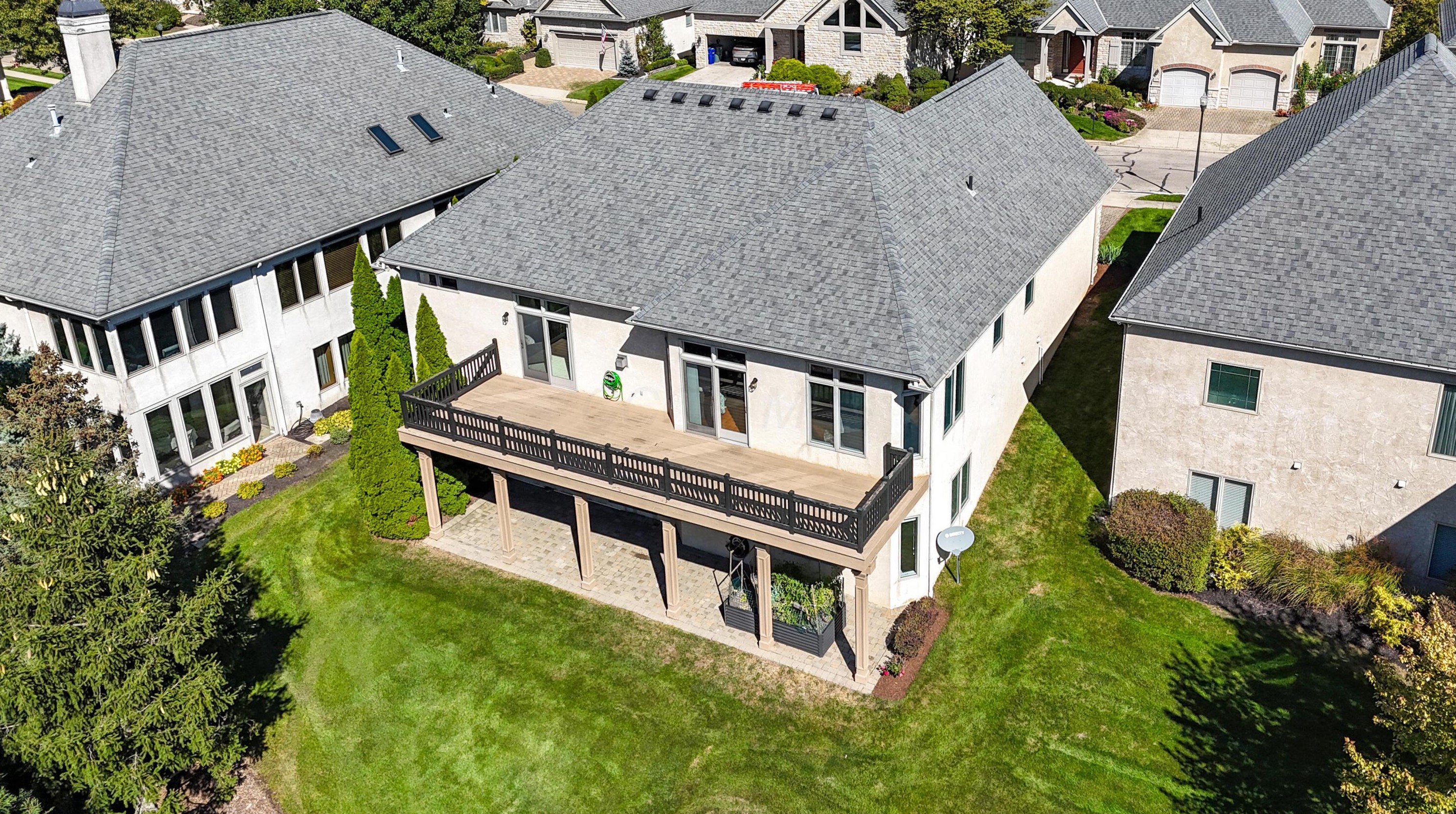 1879 Lake Shore Dr, Columbus OH 43204-4964 exterior