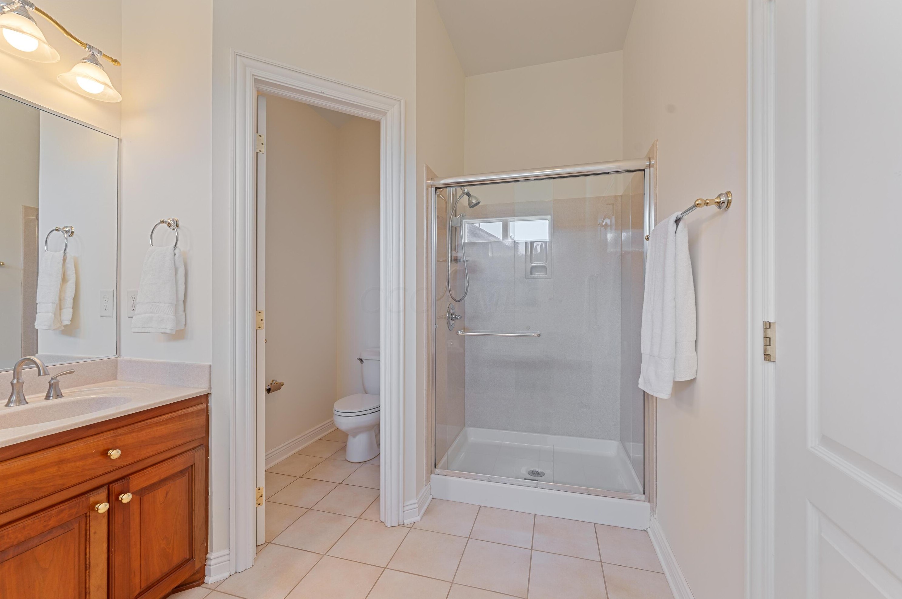 1879 Lake Shore Dr, Columbus OH 43204-4964 exterior