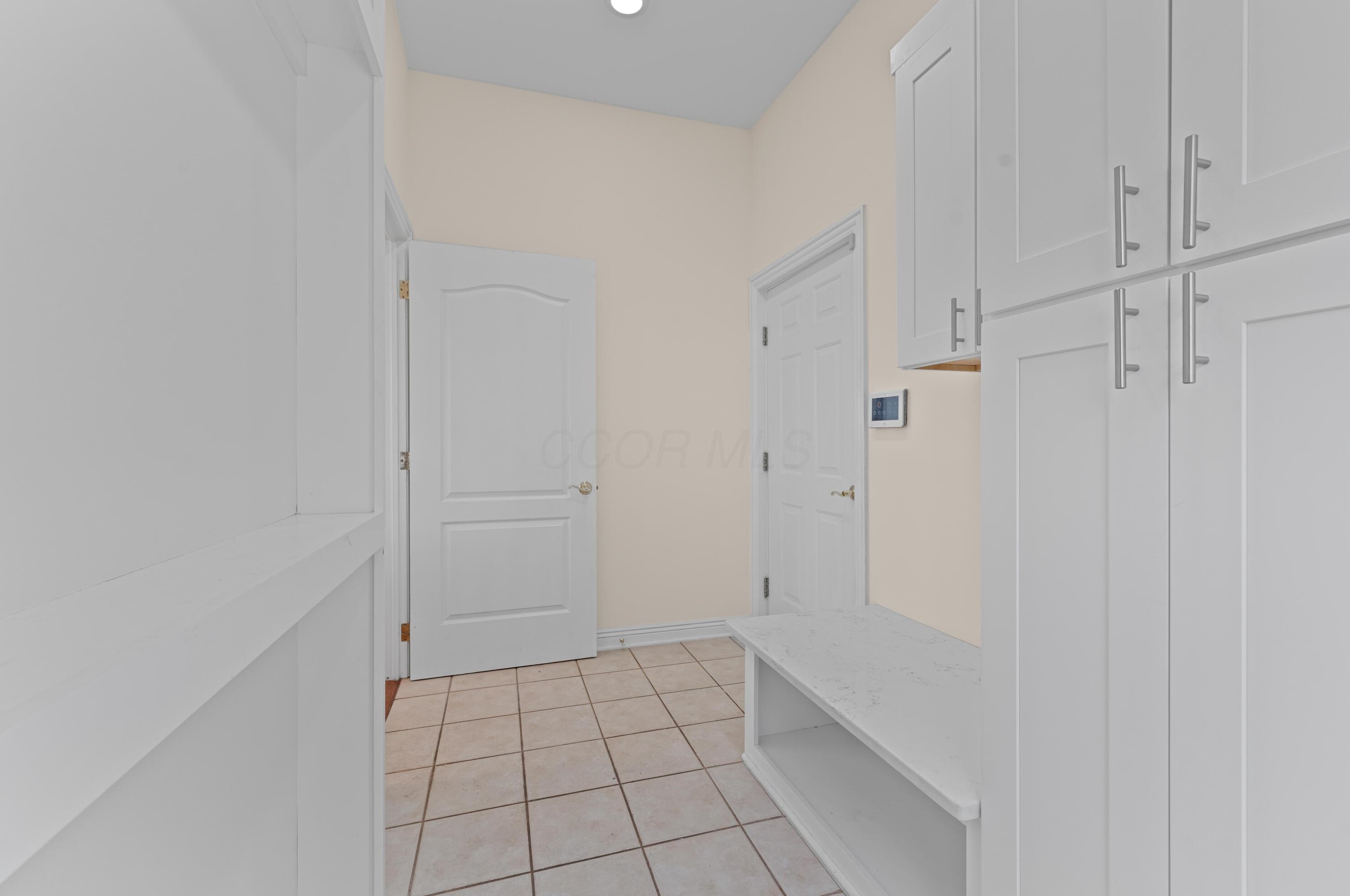 1879 Lake Shore Dr, Columbus OH 43204-4964 exterior