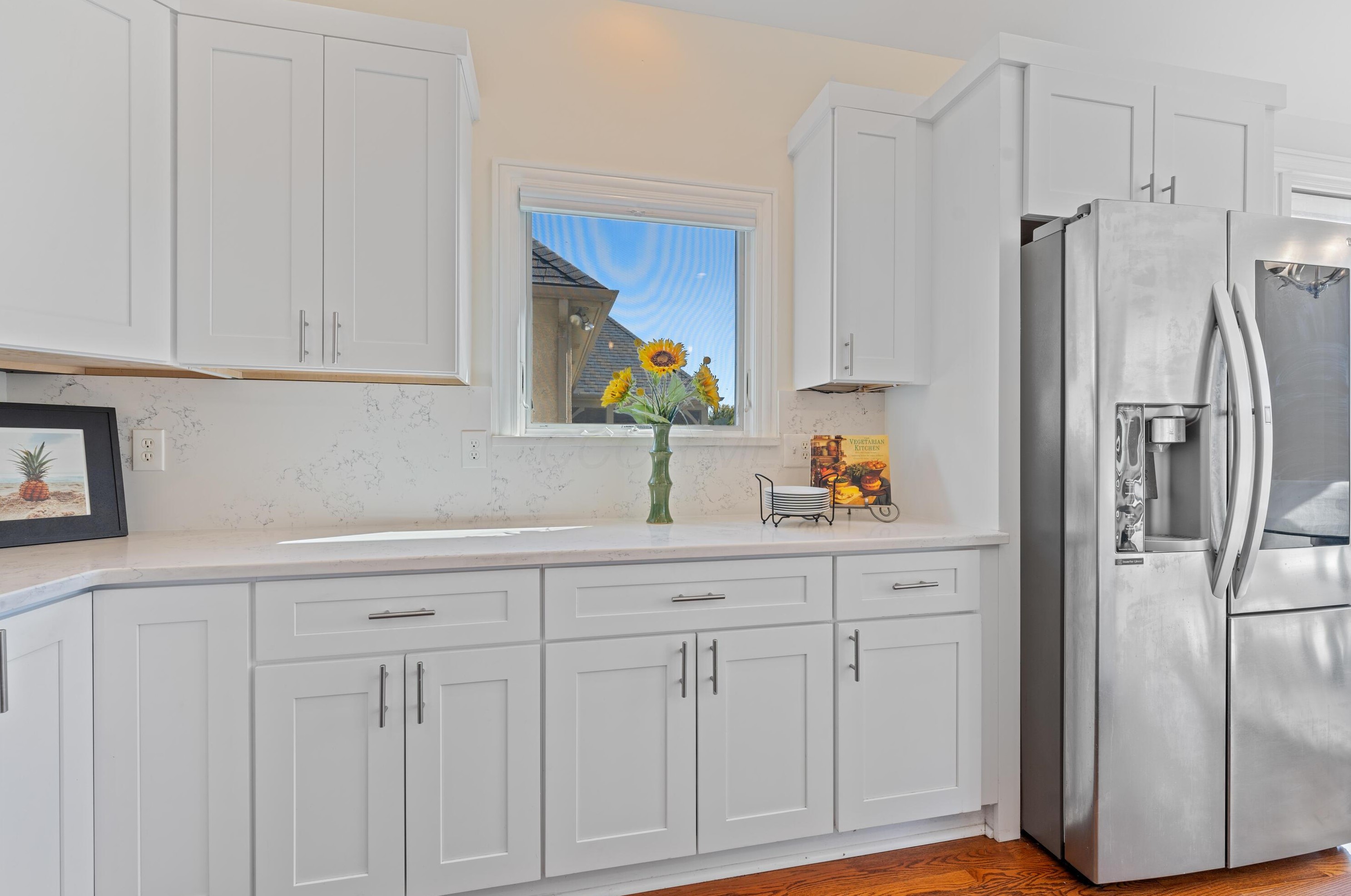 1879 Lake Shore Dr, Columbus OH 43204-4964 exterior