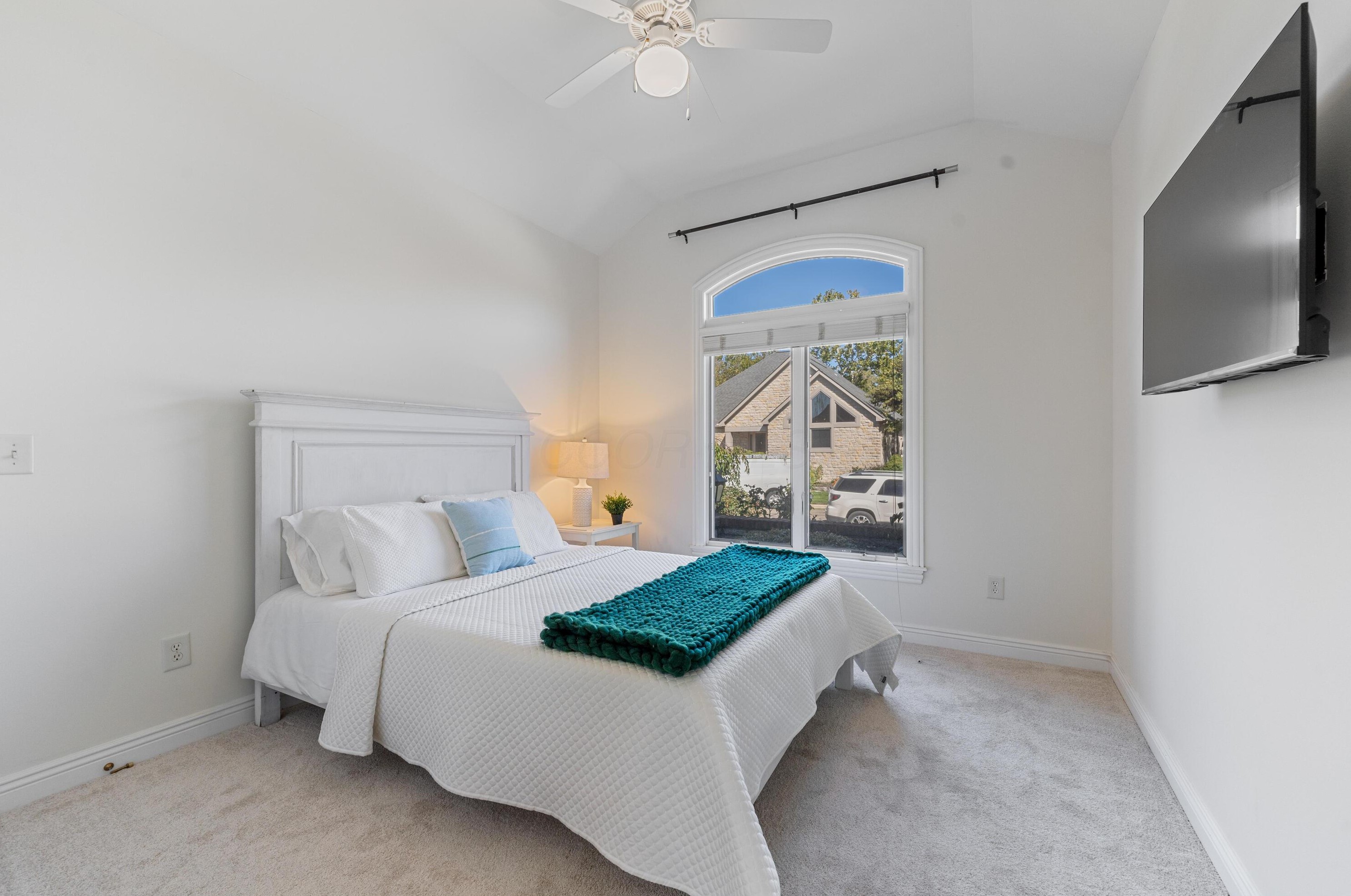 1879 Lake Shore Dr, Columbus OH 43204-4964 exterior