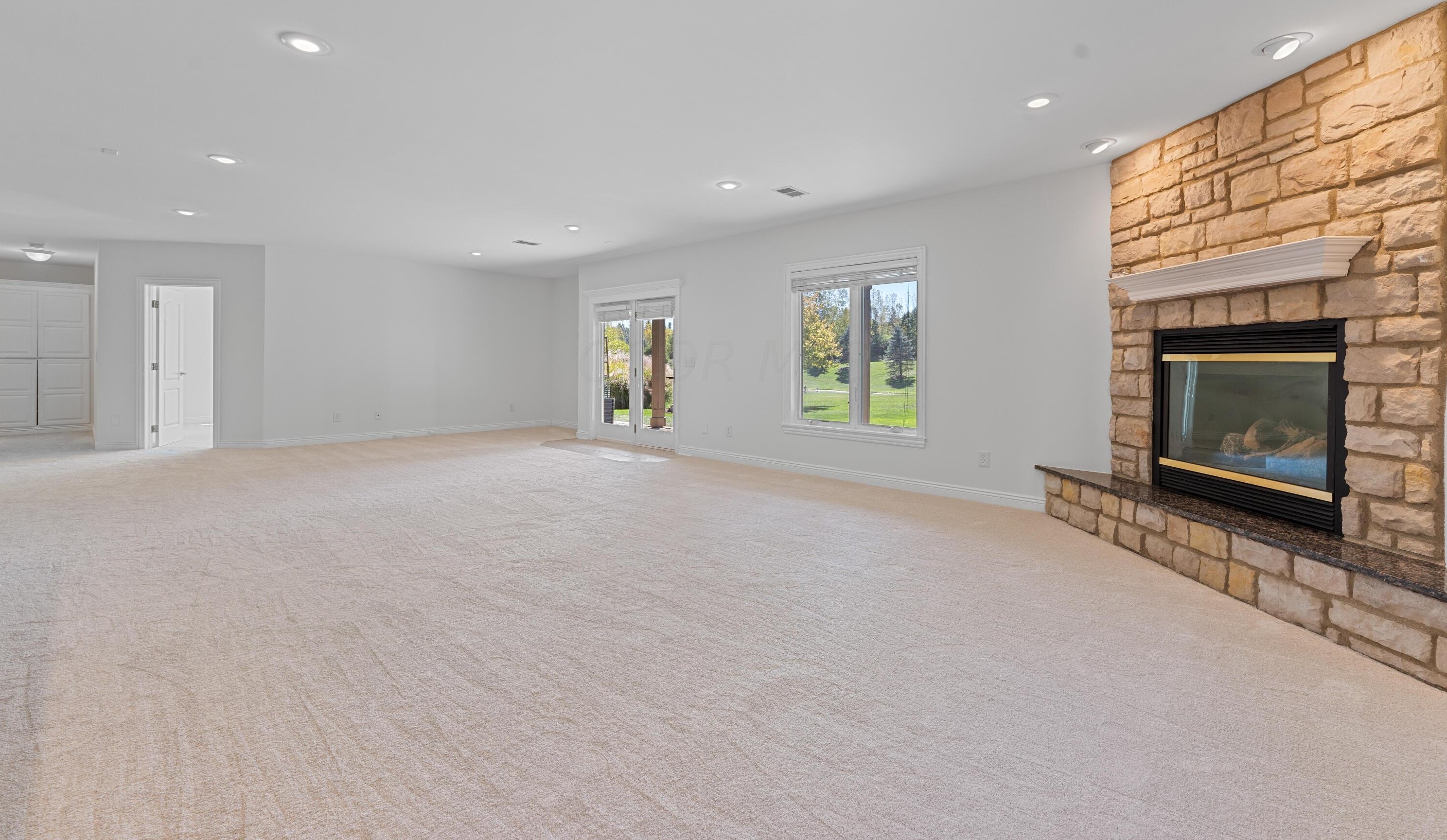 1879 Lake Shore Dr, Columbus OH 43204-4964 exterior