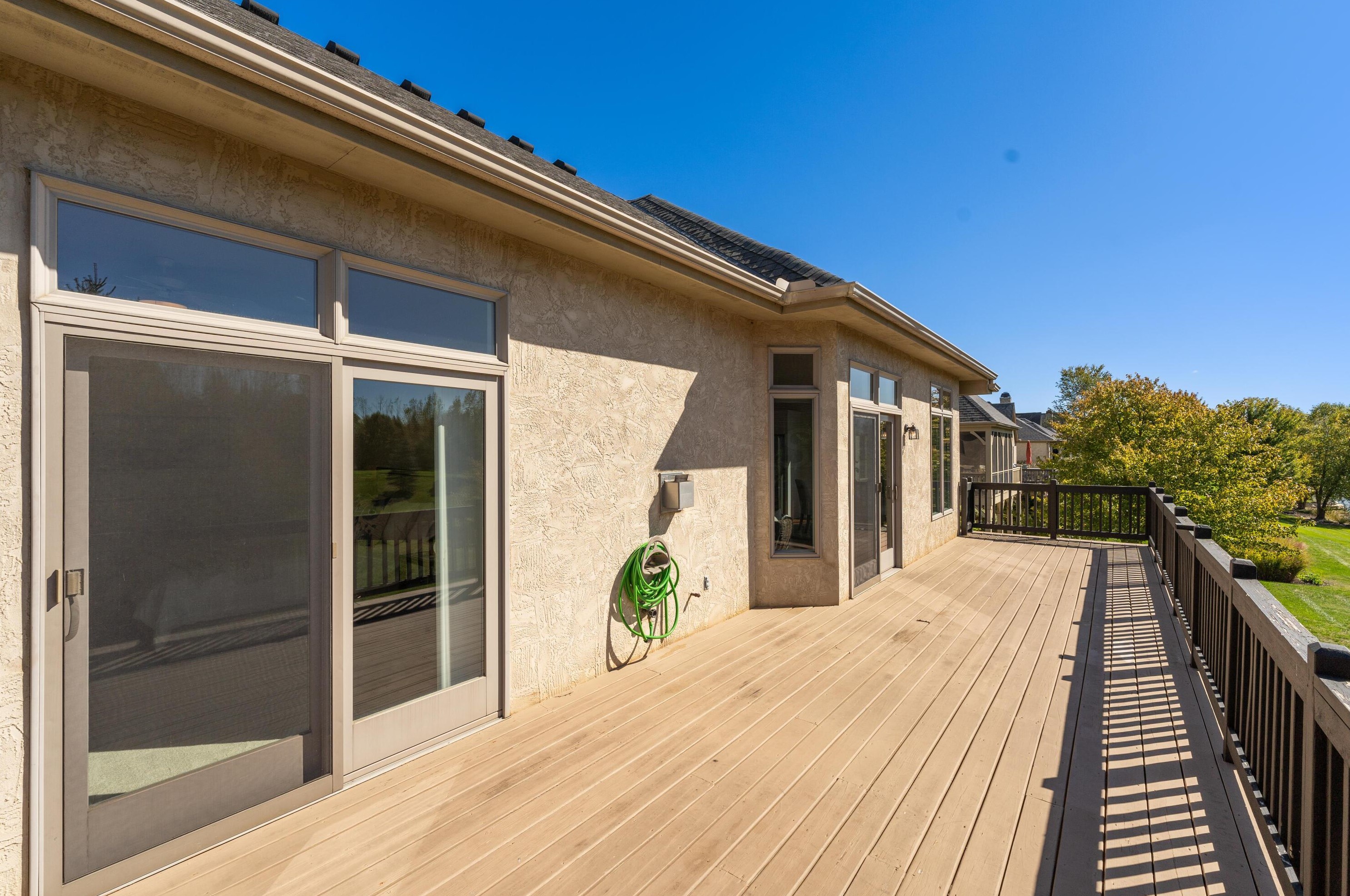 1879 Lake Shore Dr, Columbus OH 43204-4964 exterior