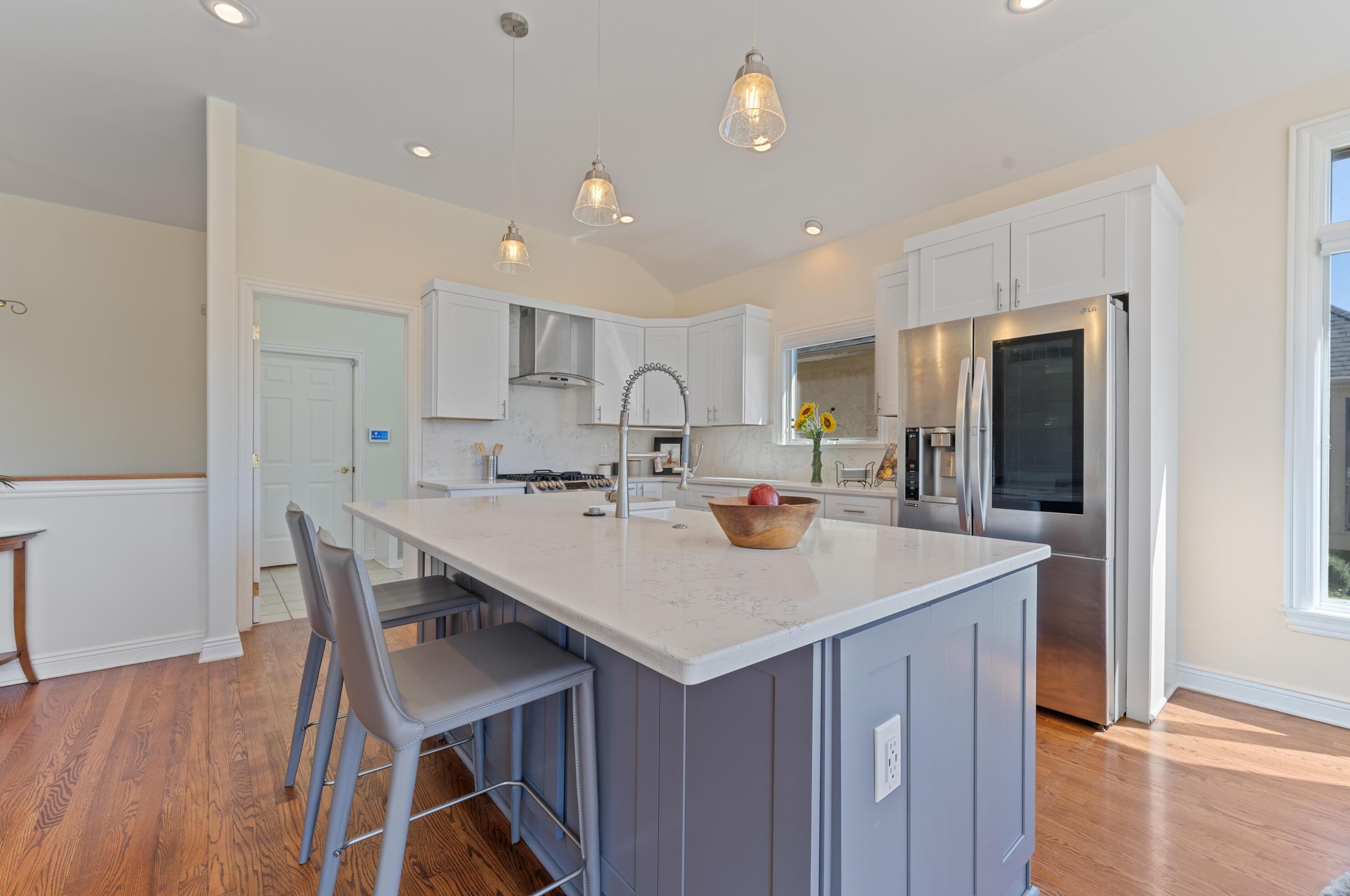 1879 Lake Shore Dr, Columbus OH 43204-4964 exterior