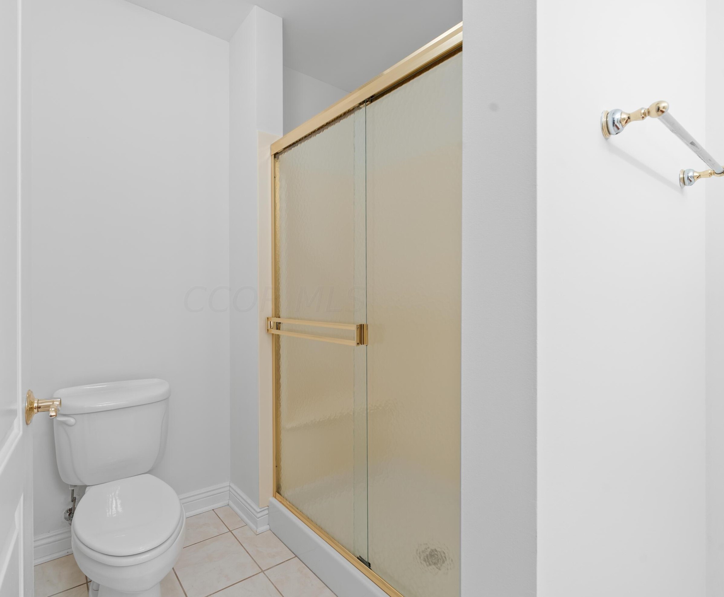 1879 Lake Shore Dr, Columbus OH 43204-4964 exterior