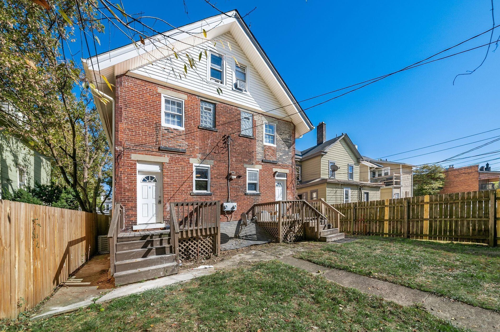 2243 Smt St, Columbus OH 43201-2106 exterior