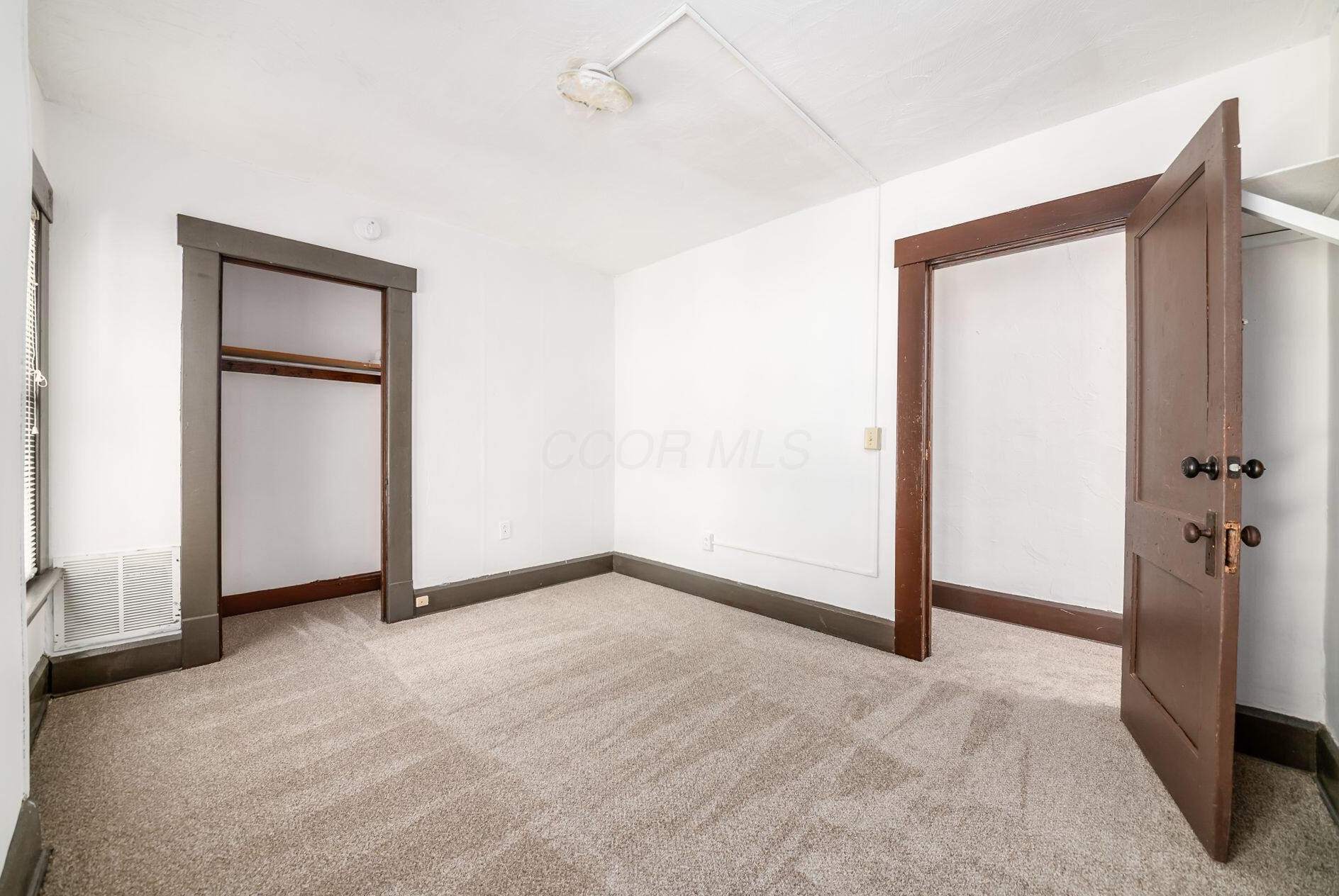 2243 Smt St, Columbus OH 43201-2106 exterior