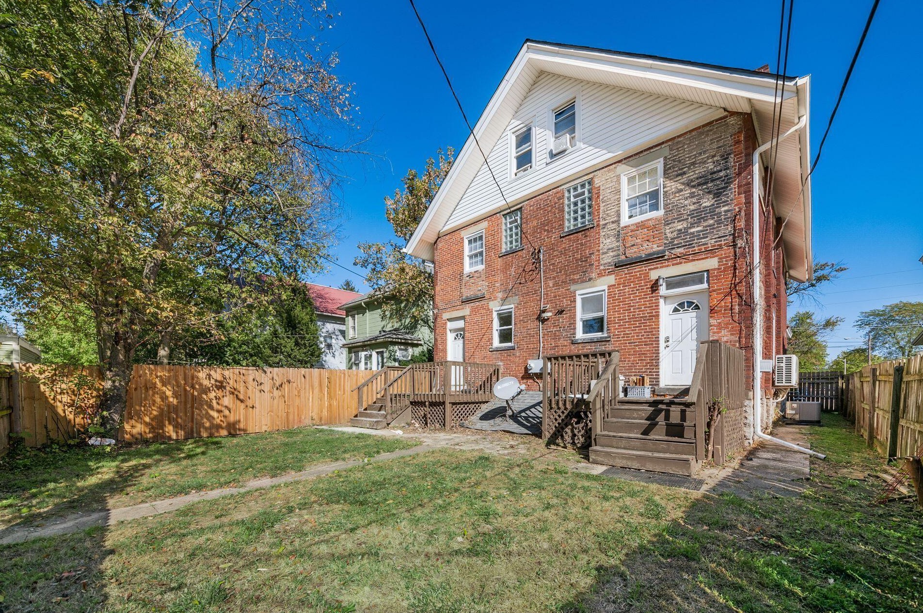 2243 Smt St, Columbus OH 43201-2106 exterior