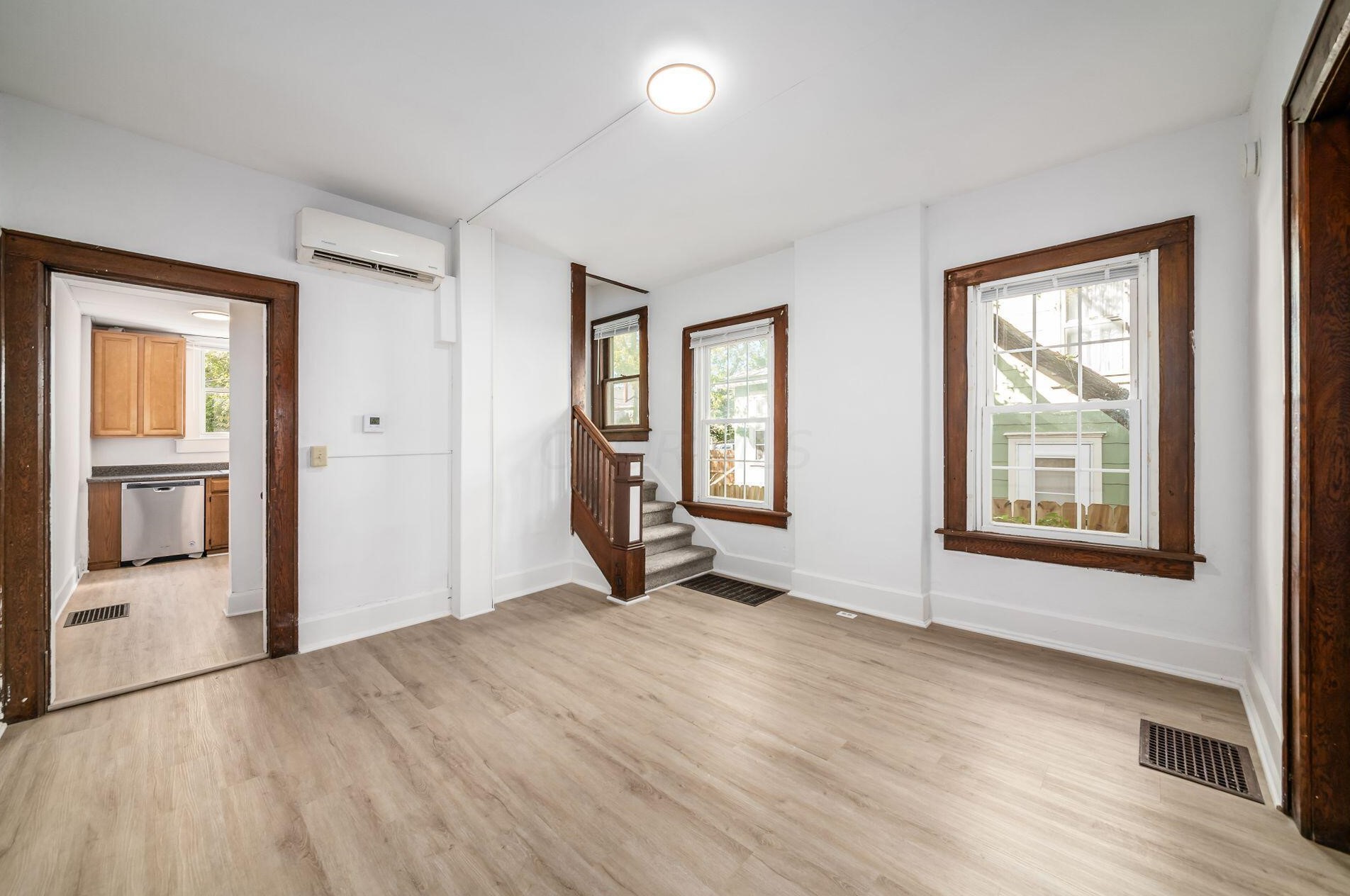 2243 Smt St, Columbus OH 43201-2106 exterior