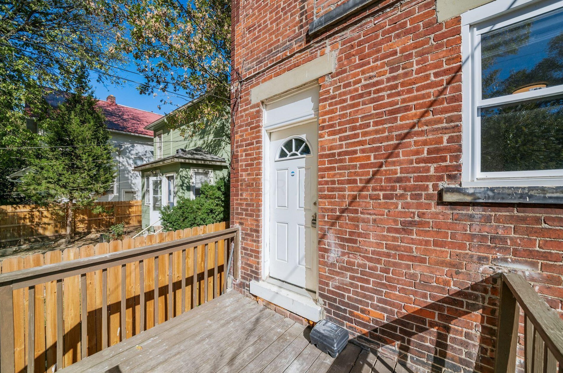 2243 Smt St, Columbus OH 43201-2106 exterior